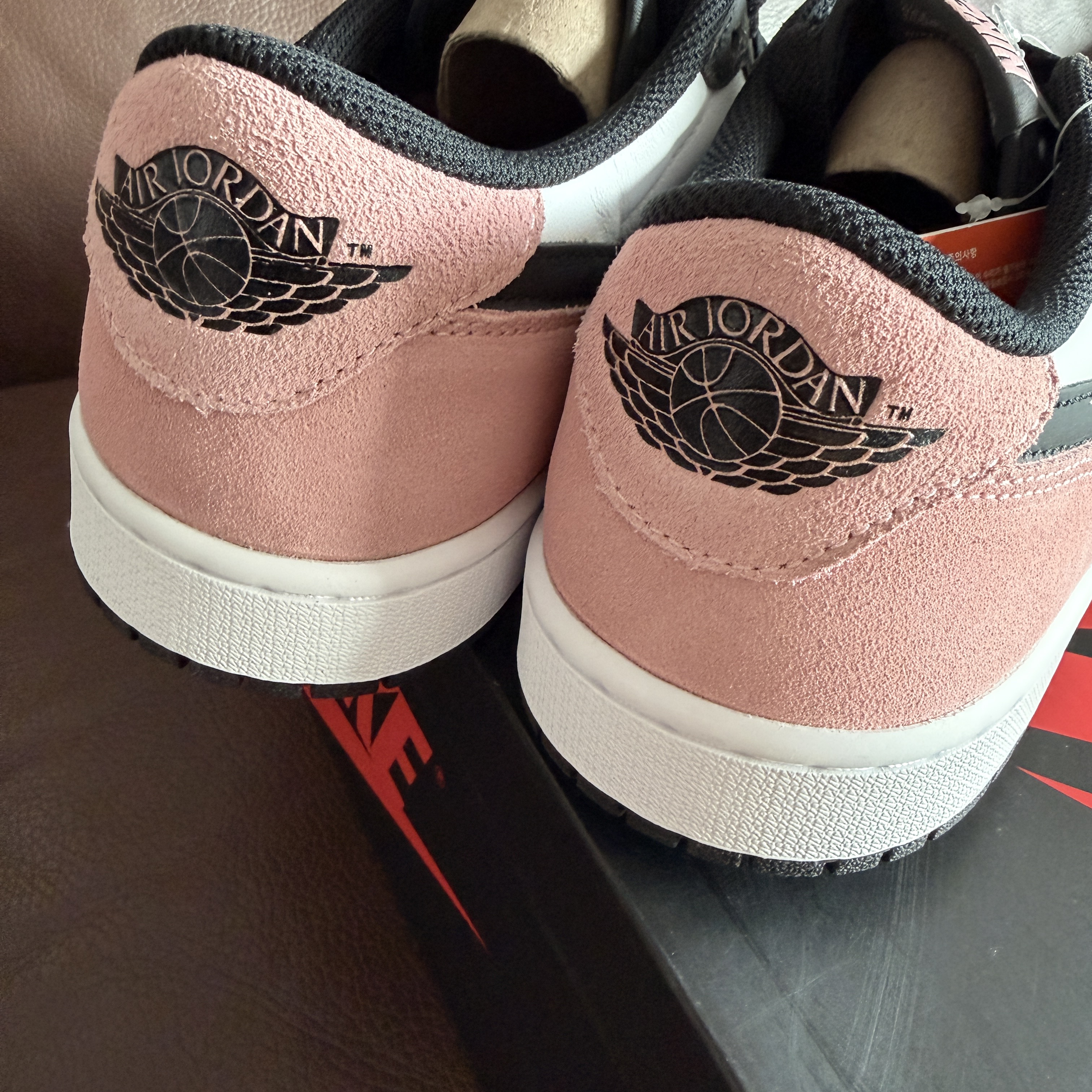 Jordan 1 Retro Low OG Bleached Coral 착용 스타일 - 4