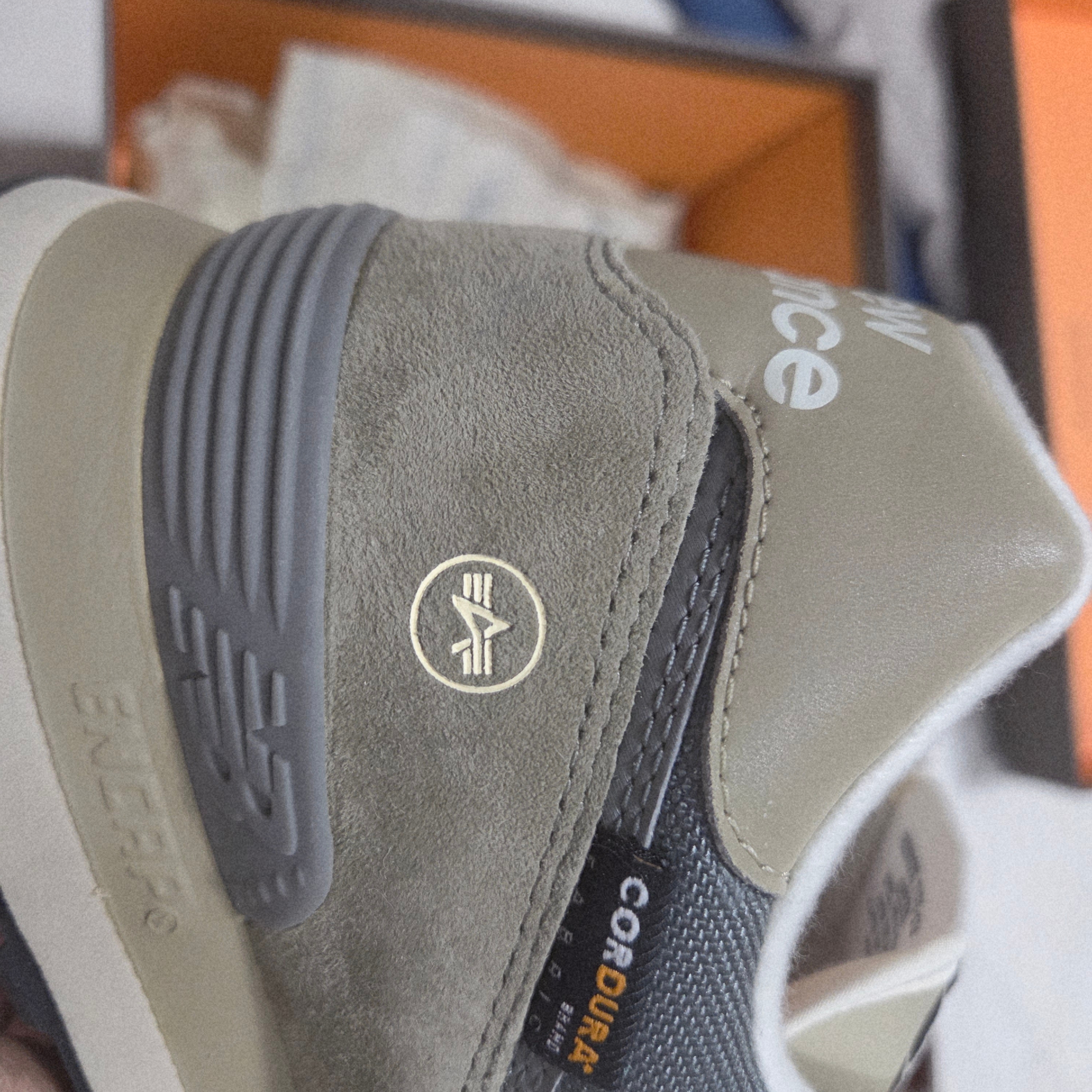 New Balance x Alpha Industries 574 Sedona Seige (Regular Box) 착용 스타일 - 2