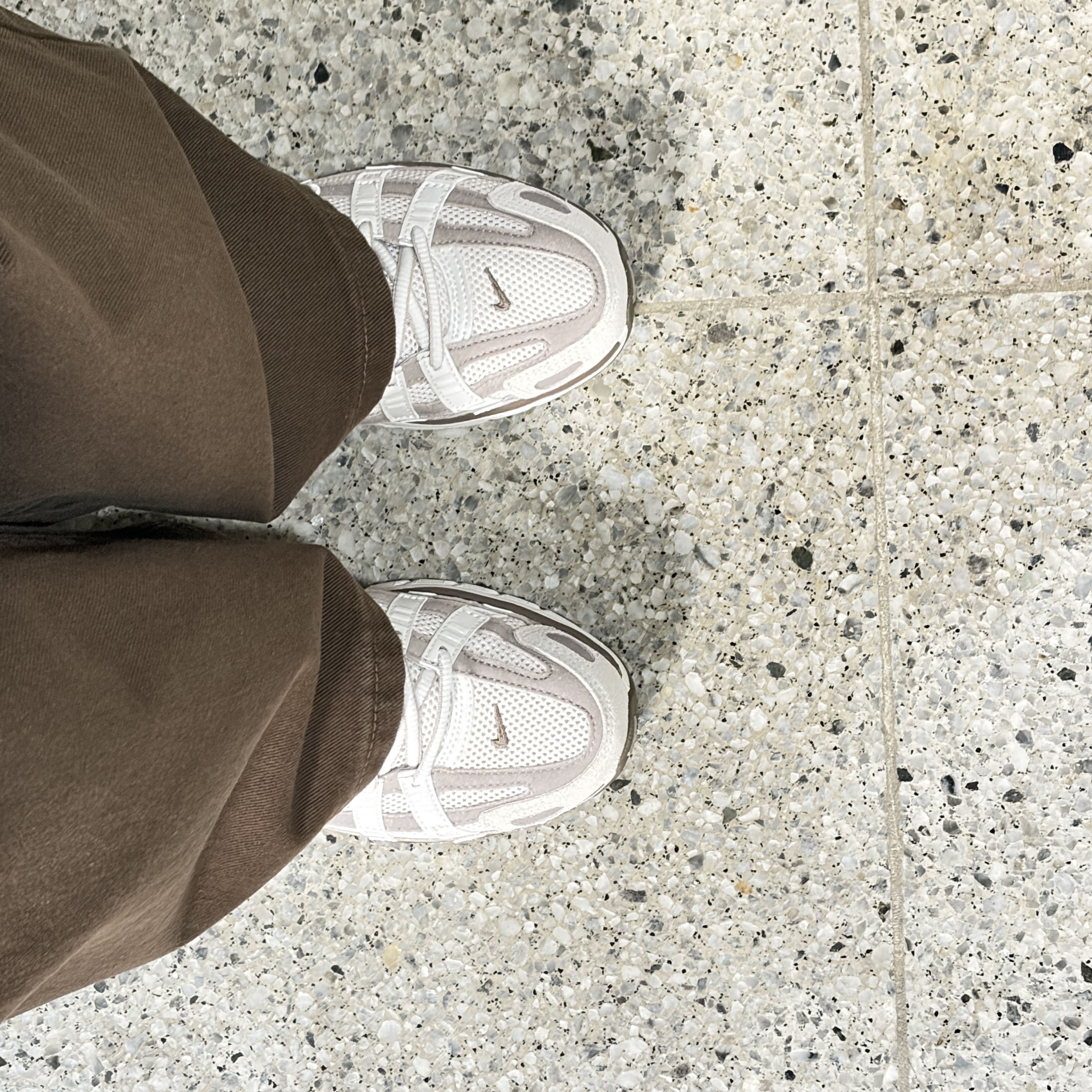 (W) Nike P-6000 Phantom College Grey 착용 스타일 - 2