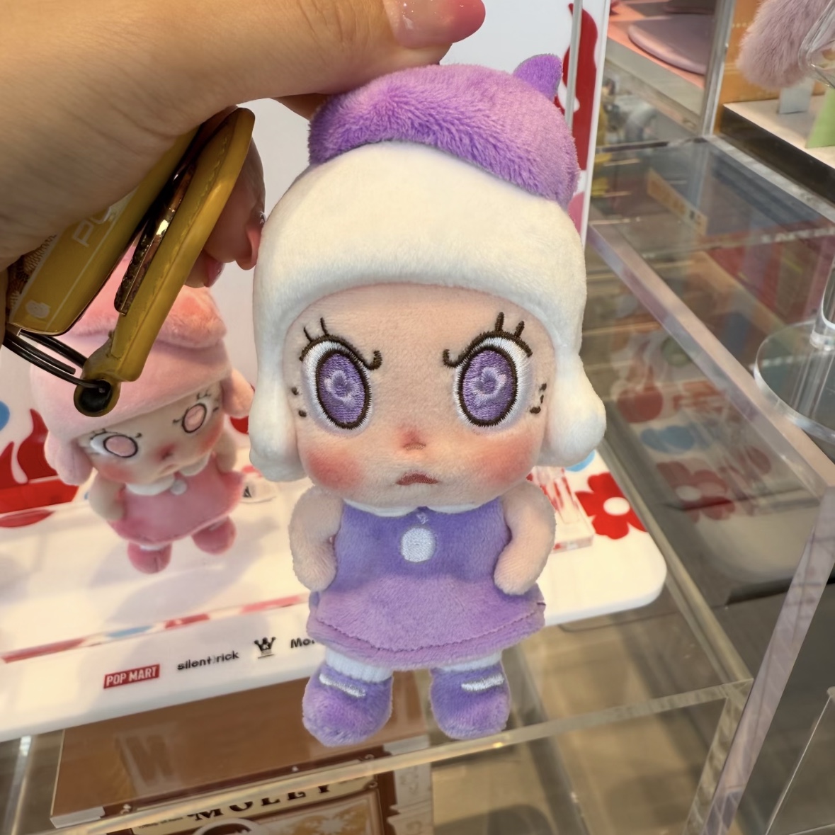 Pop Mart Angry Molly Angry Energy Series Plush Pendant Purple Fire (Opened Case) 착용 스타일