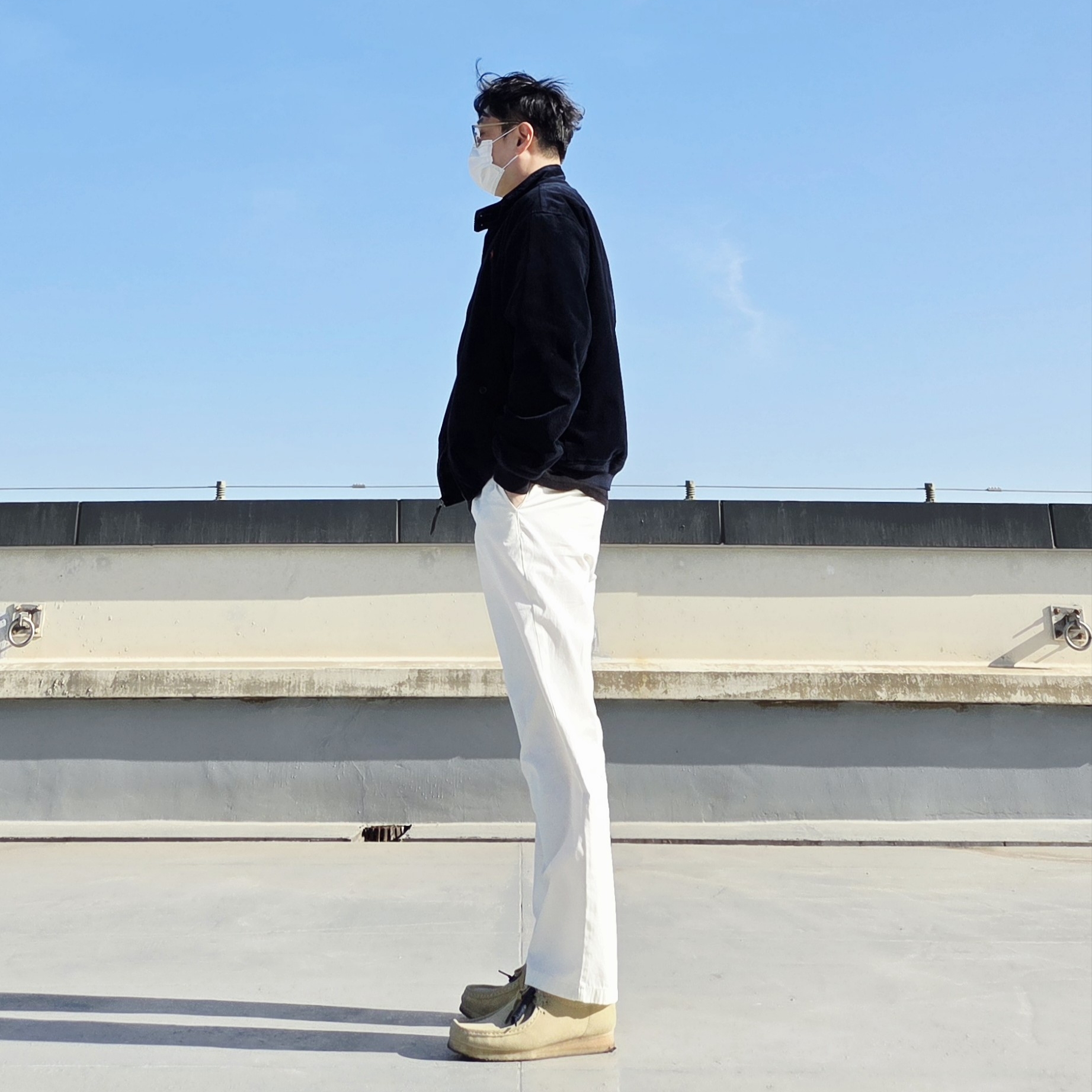 Clarks Wallabee Maple Suede 착용 스타일 - 3