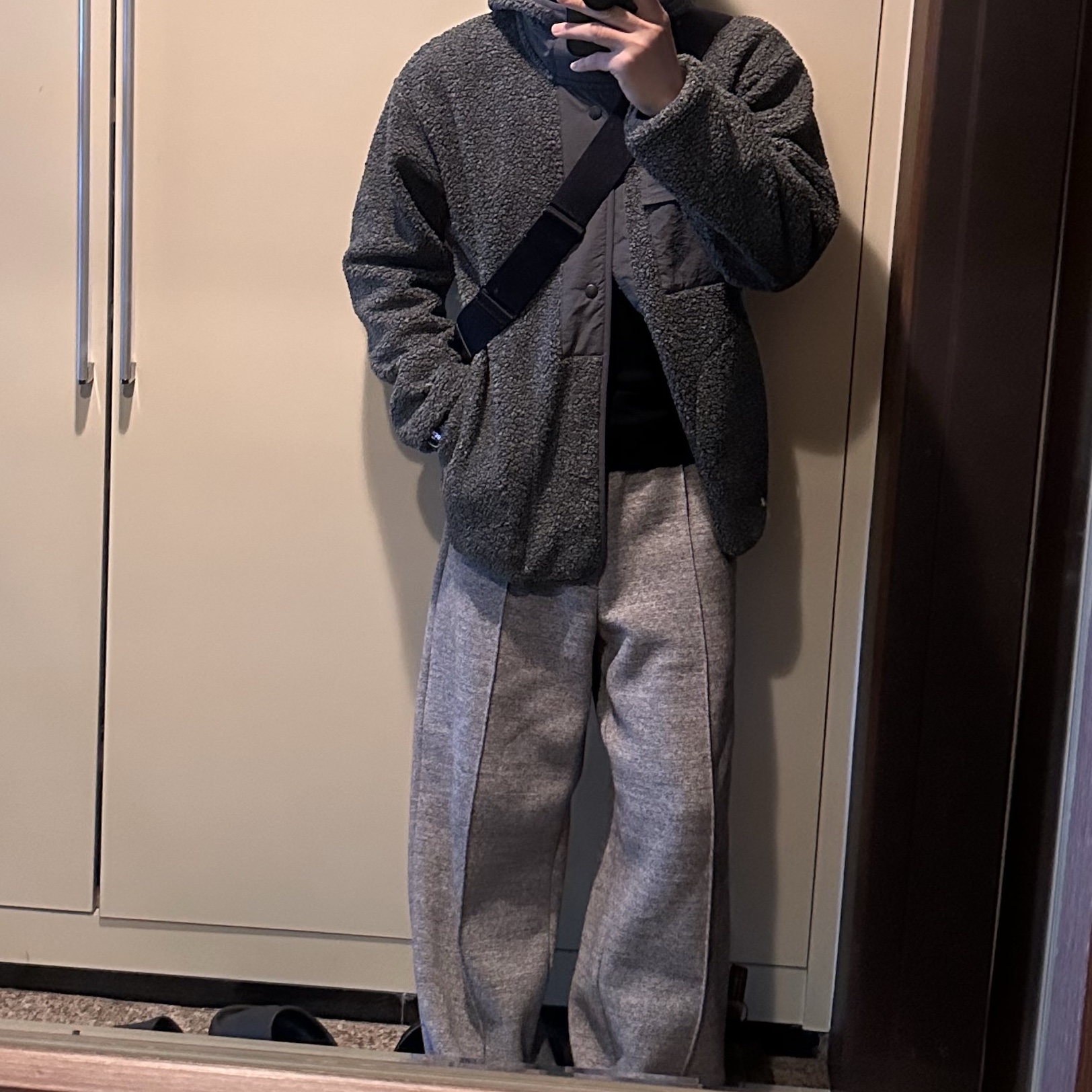 GU x Engineered Garments Heavyweight Sweatpants Gray, GU x Engineered Garments Boa Fleece Snap Parka Gray 착용 스타일