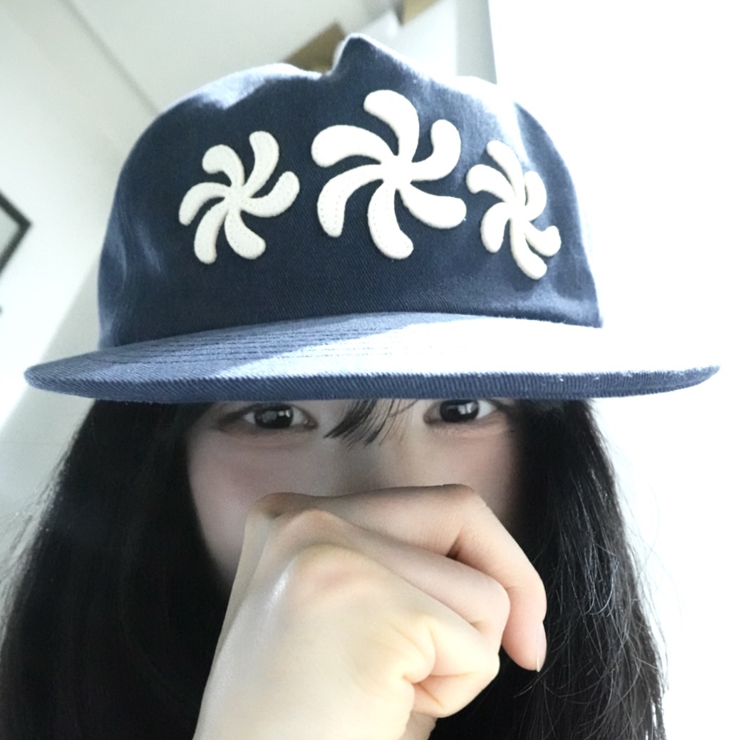 AMOU Spiral 5Pannel Cap Brown, AMOU Spiral 5Pannel Cap Black 착용 스타일 - 2