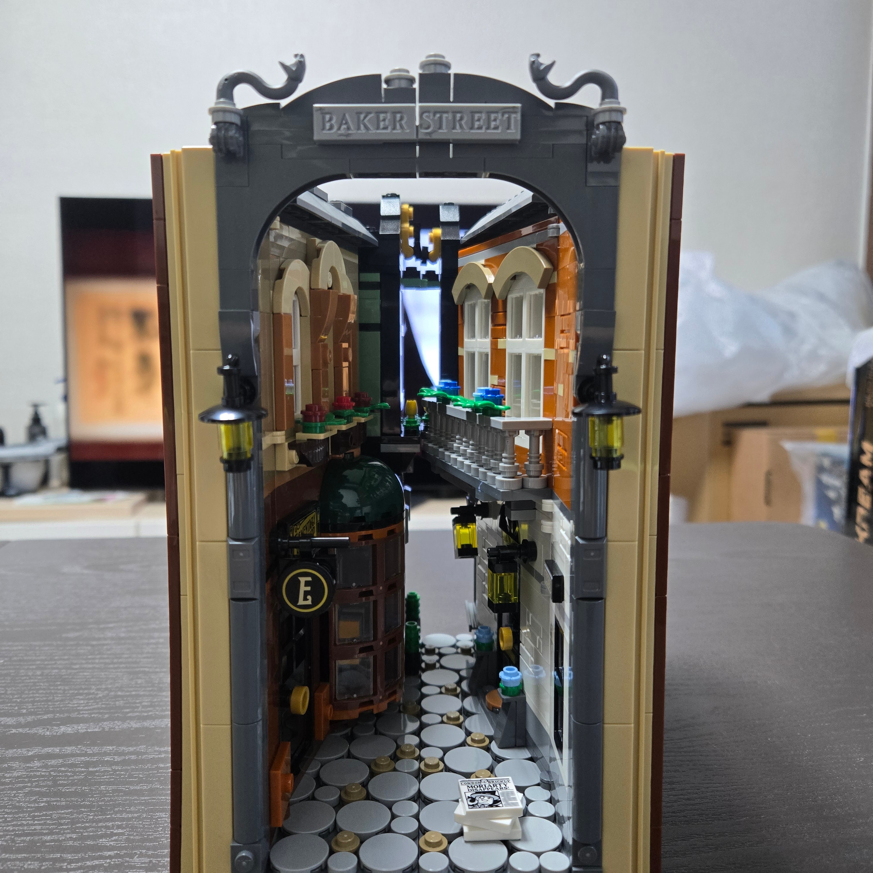 Lego Icons Sherlock Holmes: Book Nook 착용 스타일 - 2