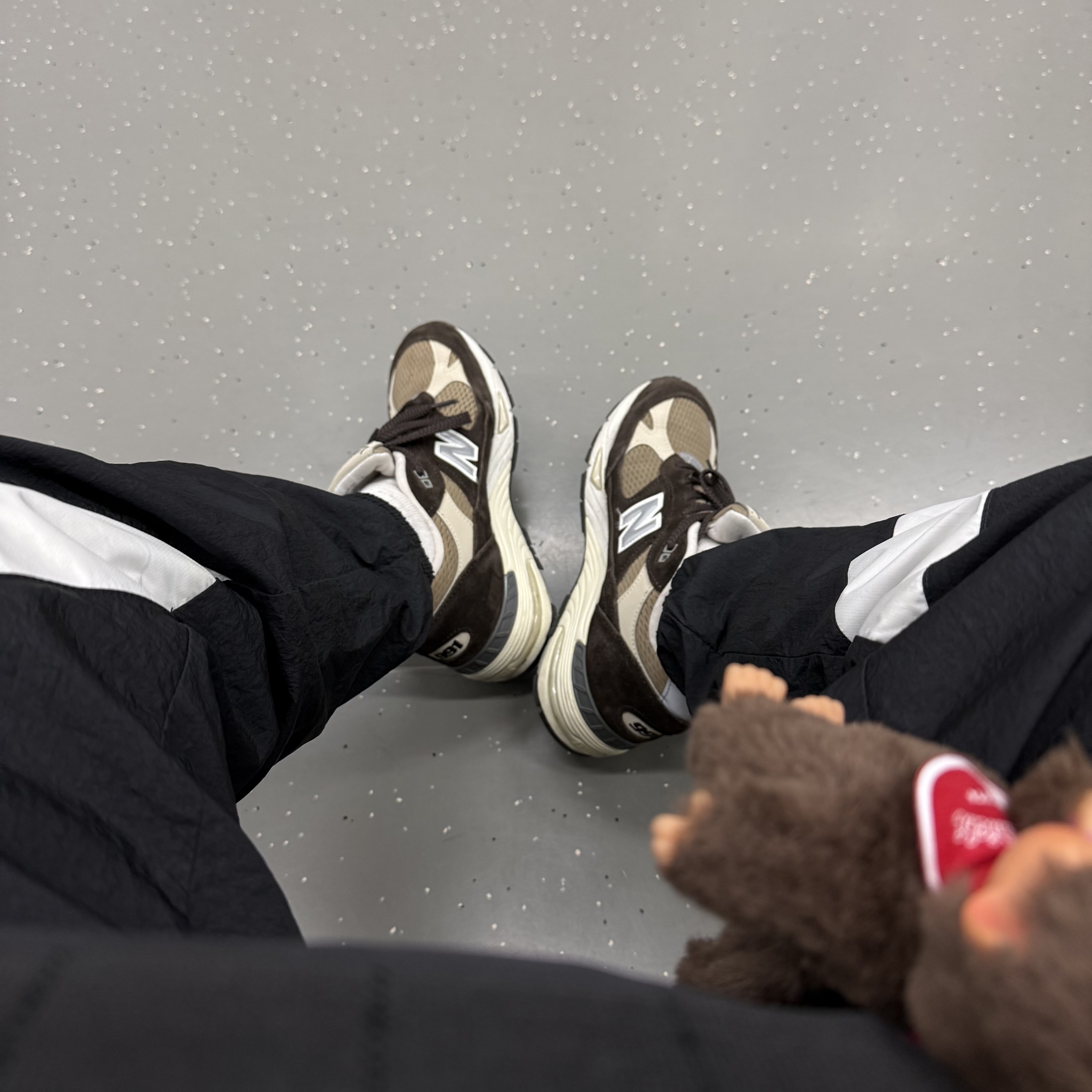 New Balance 991 Made in UK Finale Delicioso Silver Mink 착용 스타일 - 2