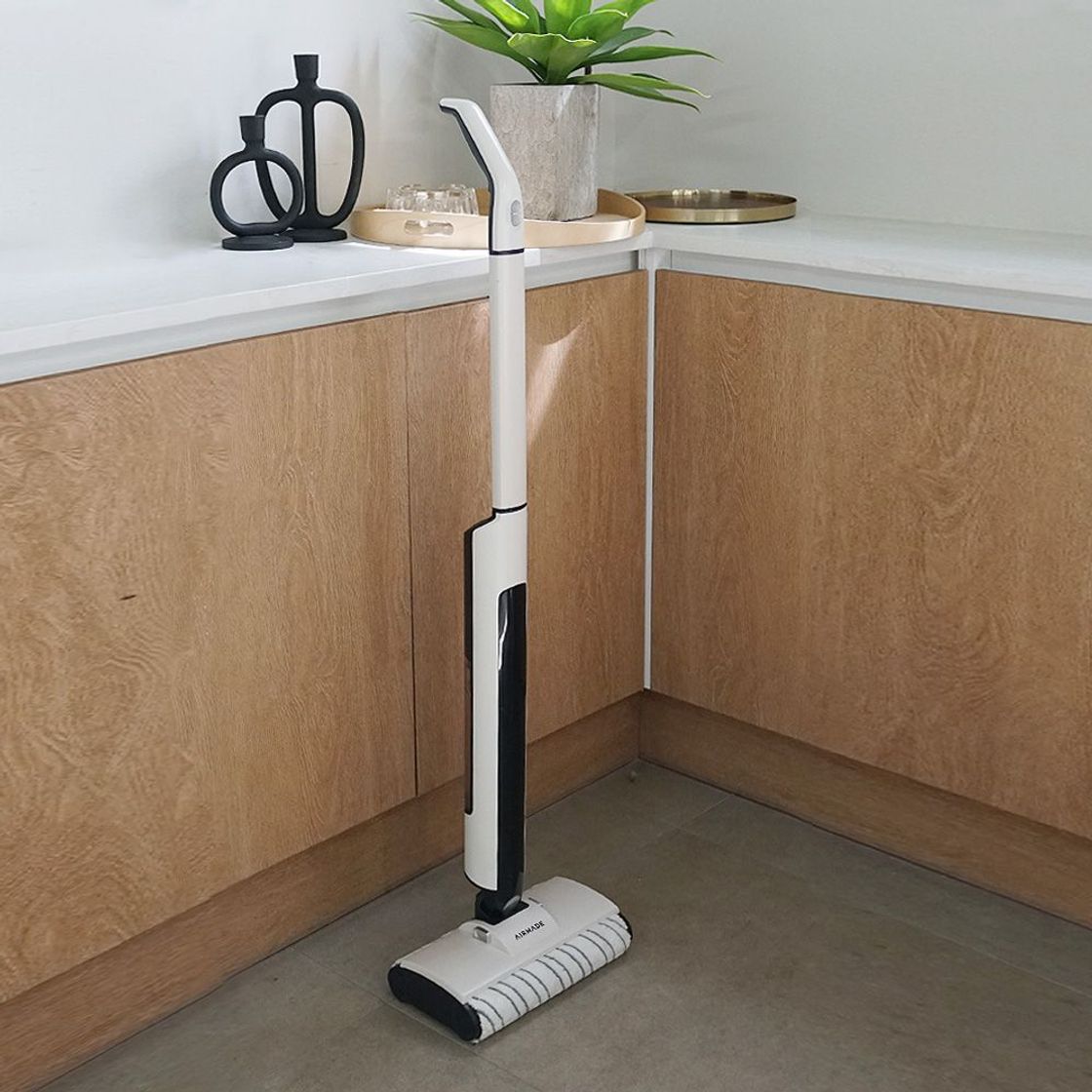 에어메이드 프리미엄 무선 물걸레 청소기 자동 세척 살균 글라이드S 2500UV(AIRMADE AMC-2500 WHITE) - 3