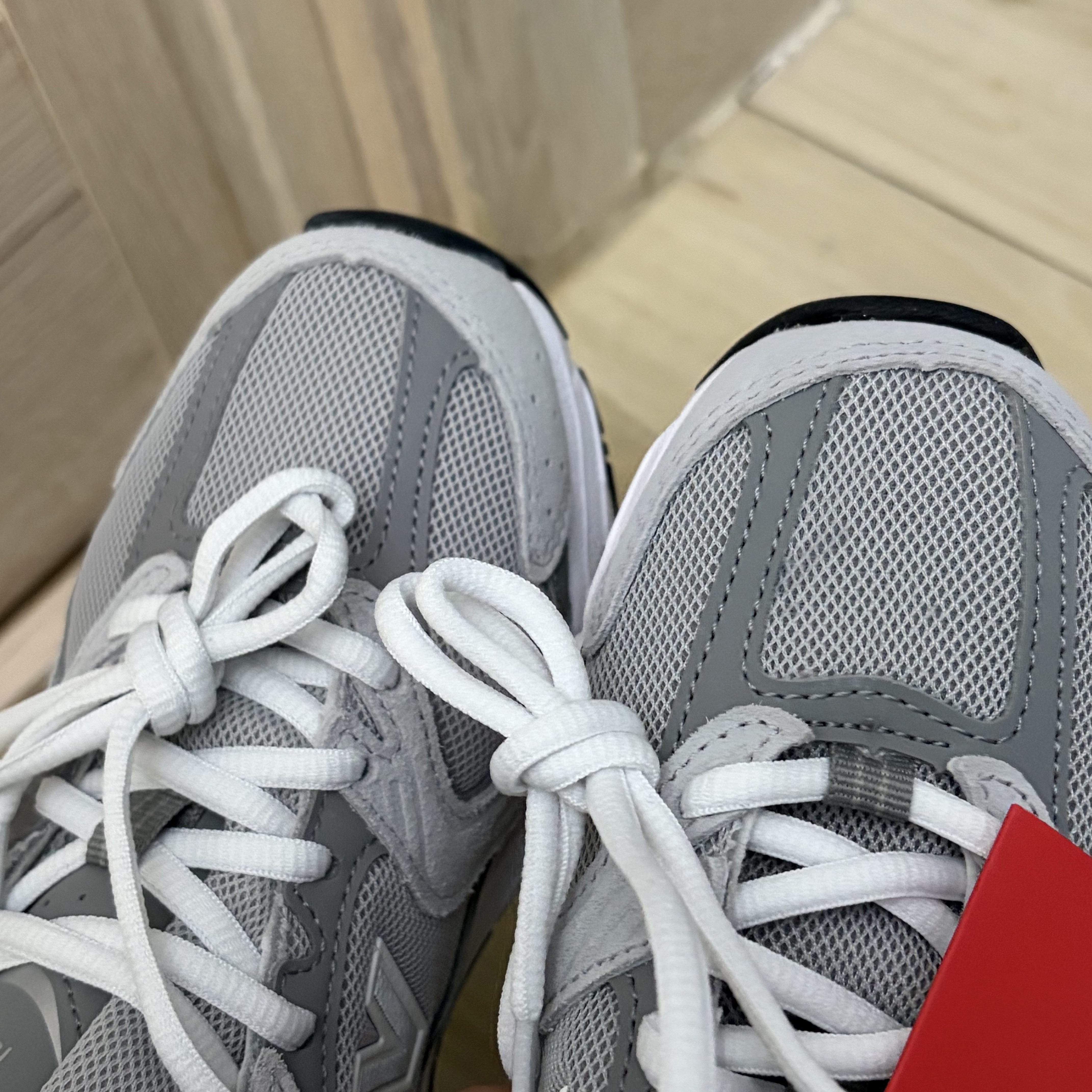 New Balance 530 Grey 착용 스타일