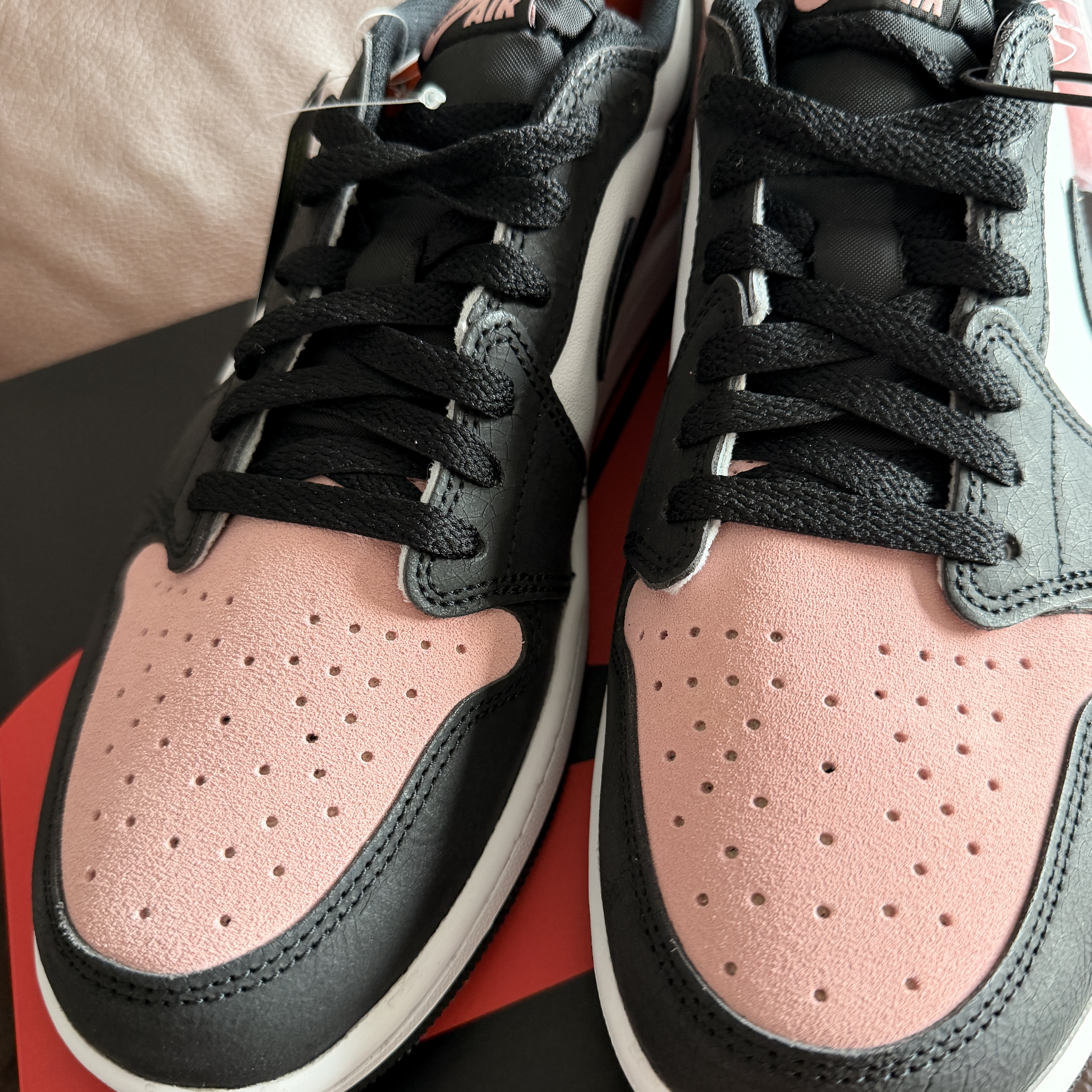 Jordan 1 Retro Low OG Bleached Coral 착용 스타일 - 2