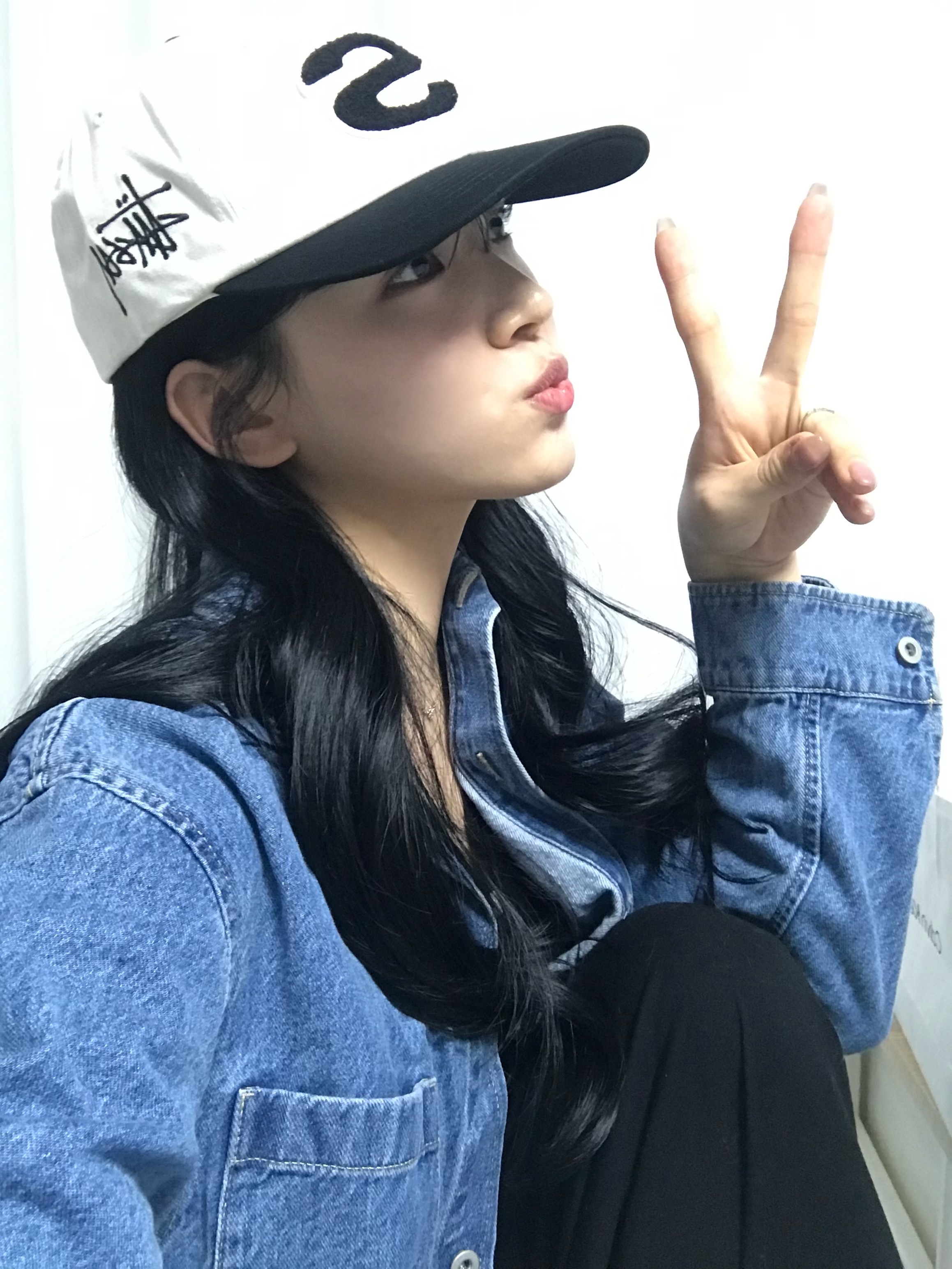 Stussy Chenille S Low Pro Cap Natural 착용 스타일 - 3