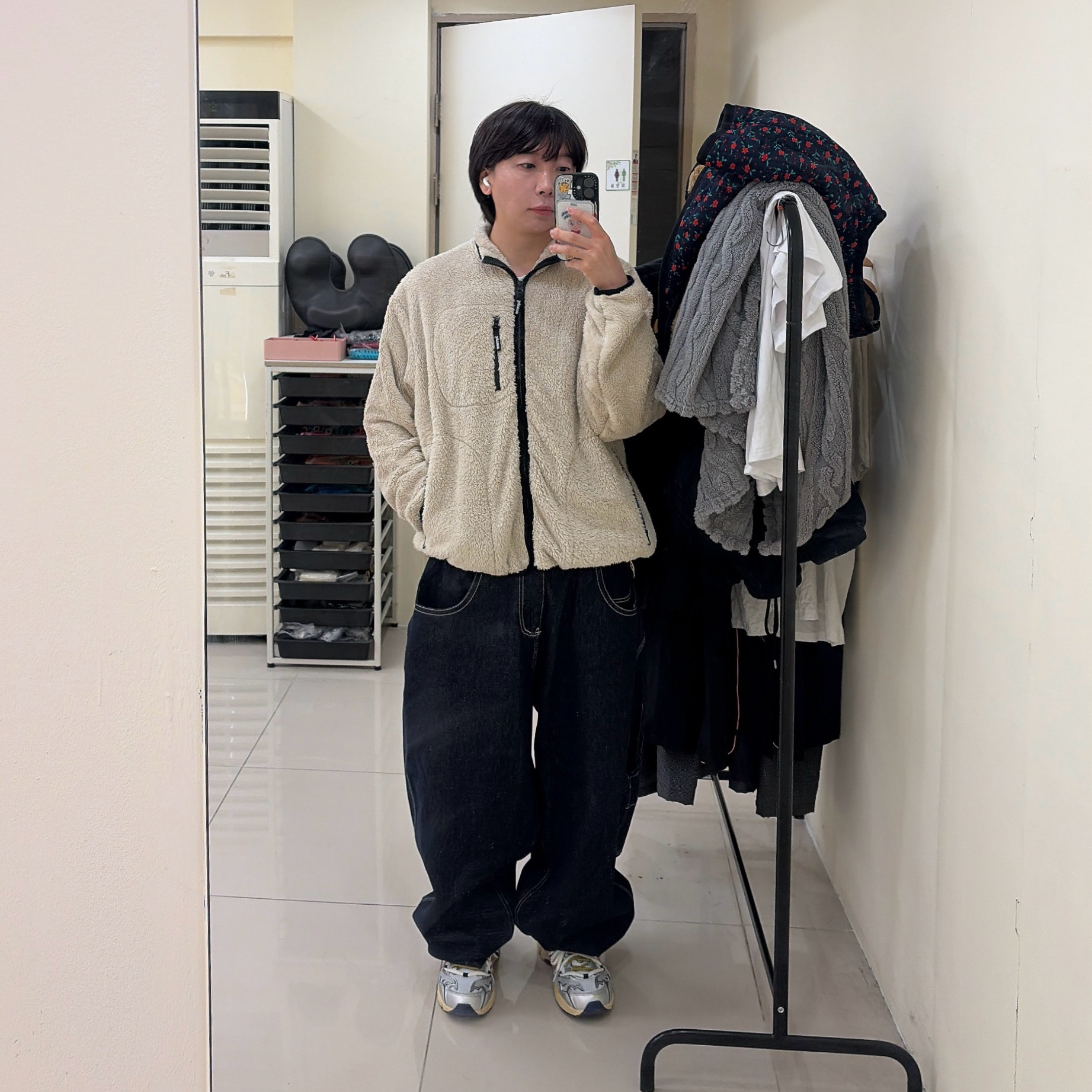 Supreme x Kate Moss Fleece Jacket Natural - 24FW, Asics x Toga Gel-Cumulus 16 TG White Red Pure Silver 착용 스타일