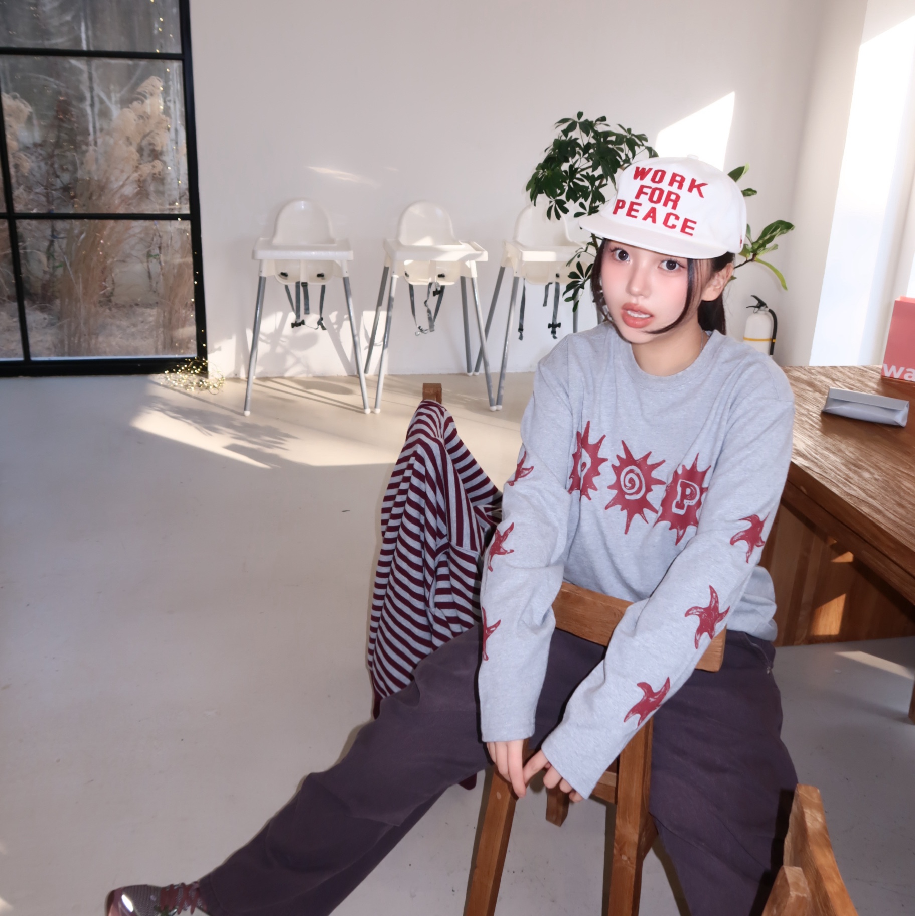 AMOU 3Spot Long Sleeve Gray, AMOU 3Spot Long Sleeve Black 착용 스타일 - 1
