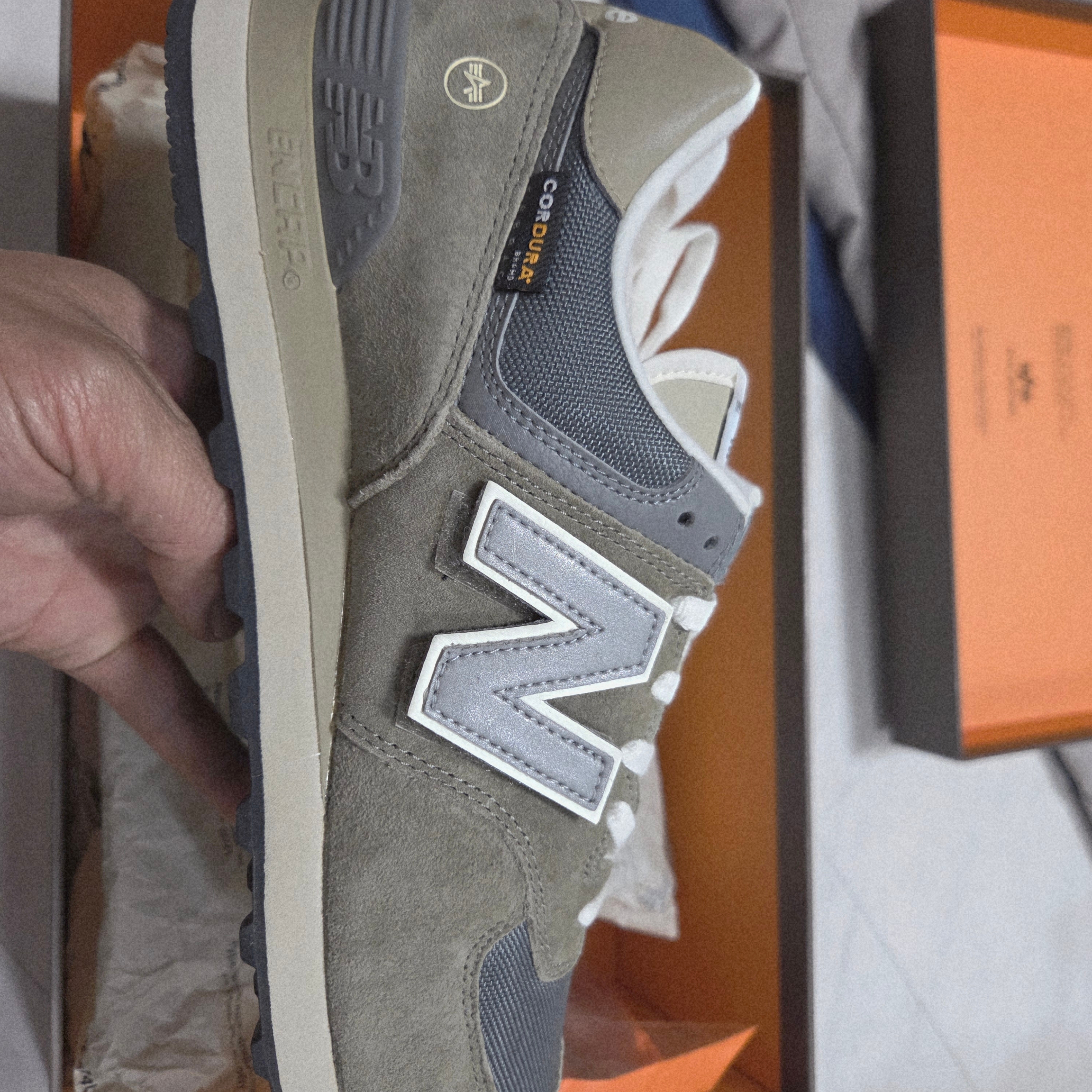 New Balance x Alpha Industries 574 Sedona Seige (Regular Box) 착용 스타일 - 4