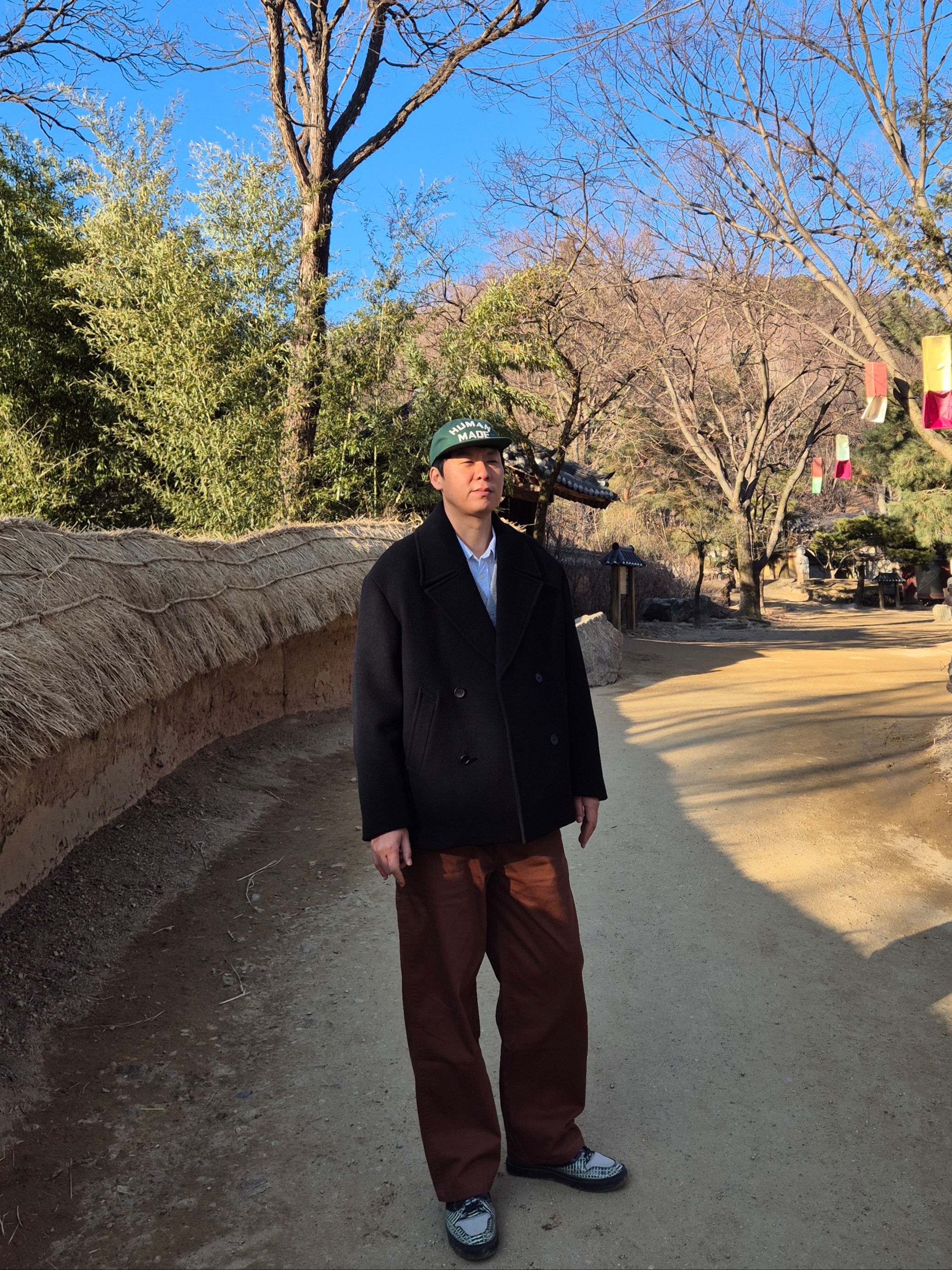 Stussy Chino Work Pants Caramel, Uniqlo x JW Anderson Oxford Oversized Shirt Stripe Blue - KR 착용 스타일 - 5