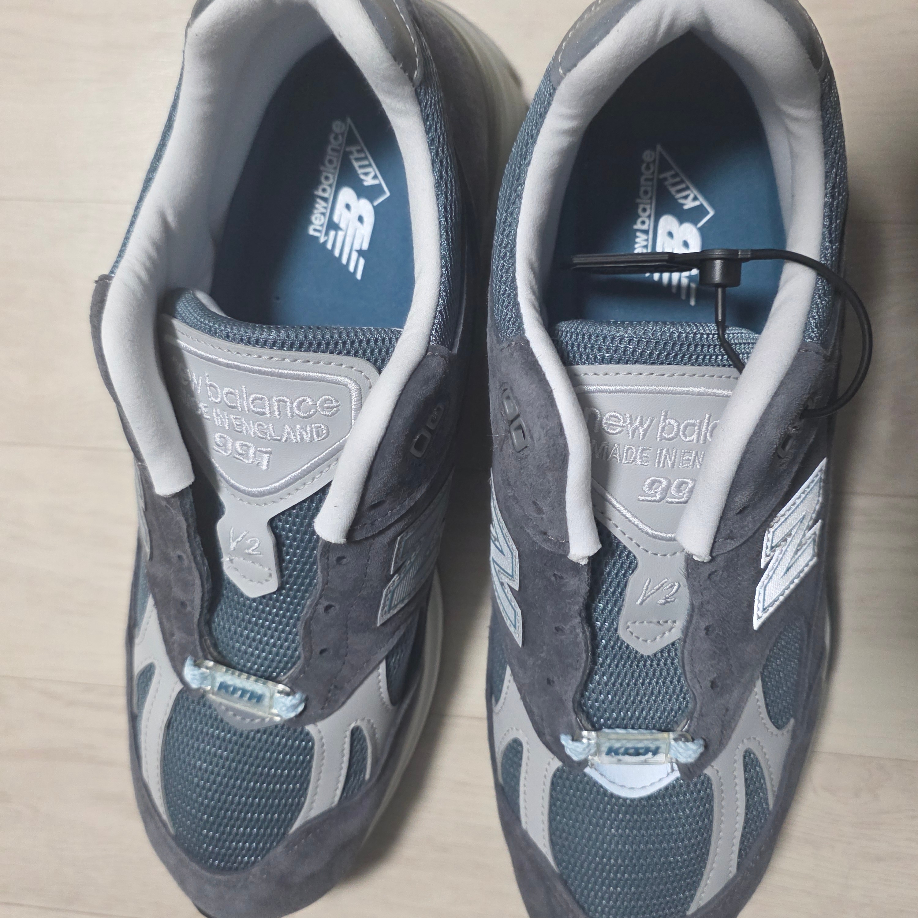 New Balance x Kith 991v2 Made in UK Steel Blue Grey 착용 스타일 - 3