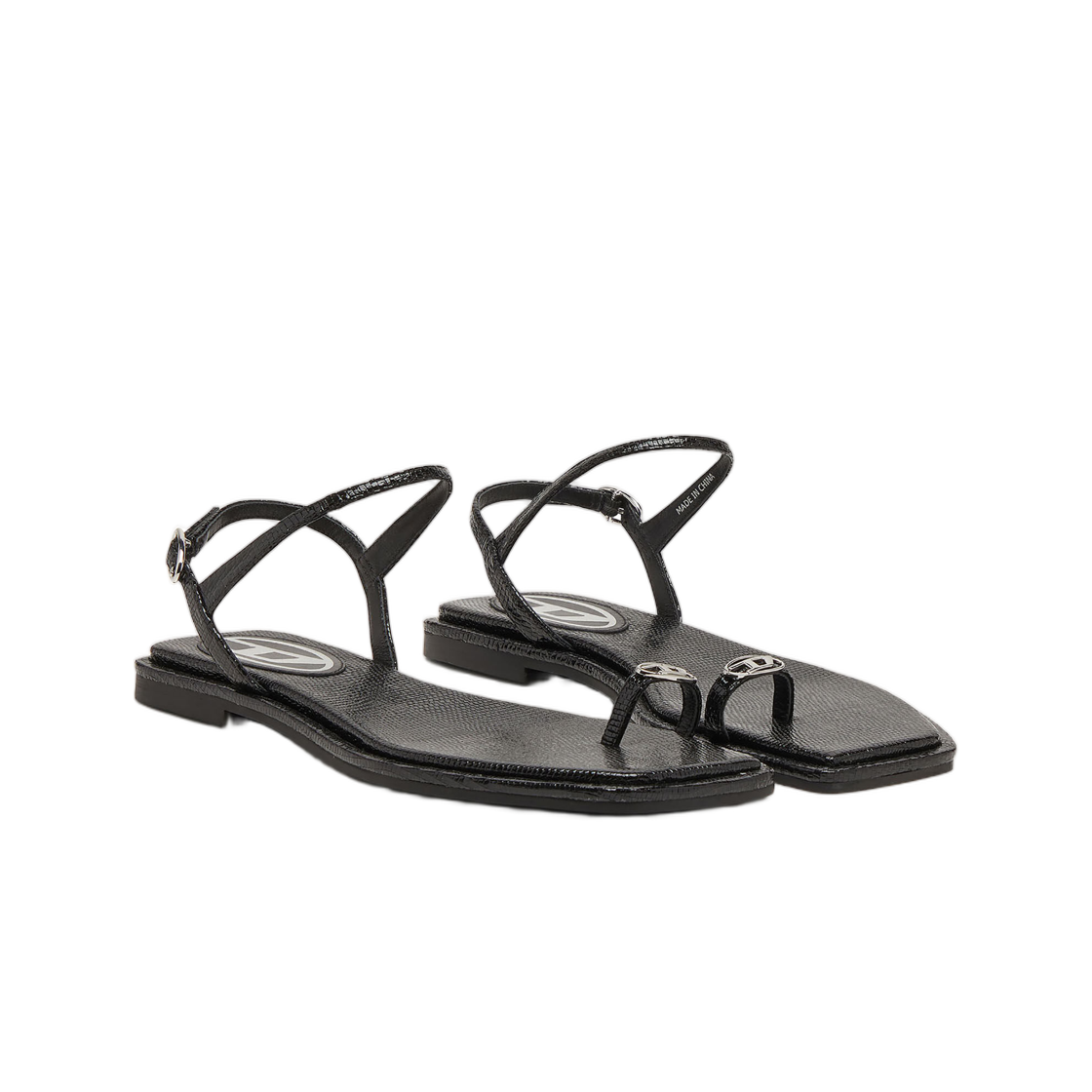 (W) 디젤 D-엠버 레더 메탈릭 로고 샌들 블랙((W) Diesel D-Amber - Sandal In Leather with Metallic Logo Black) - 2