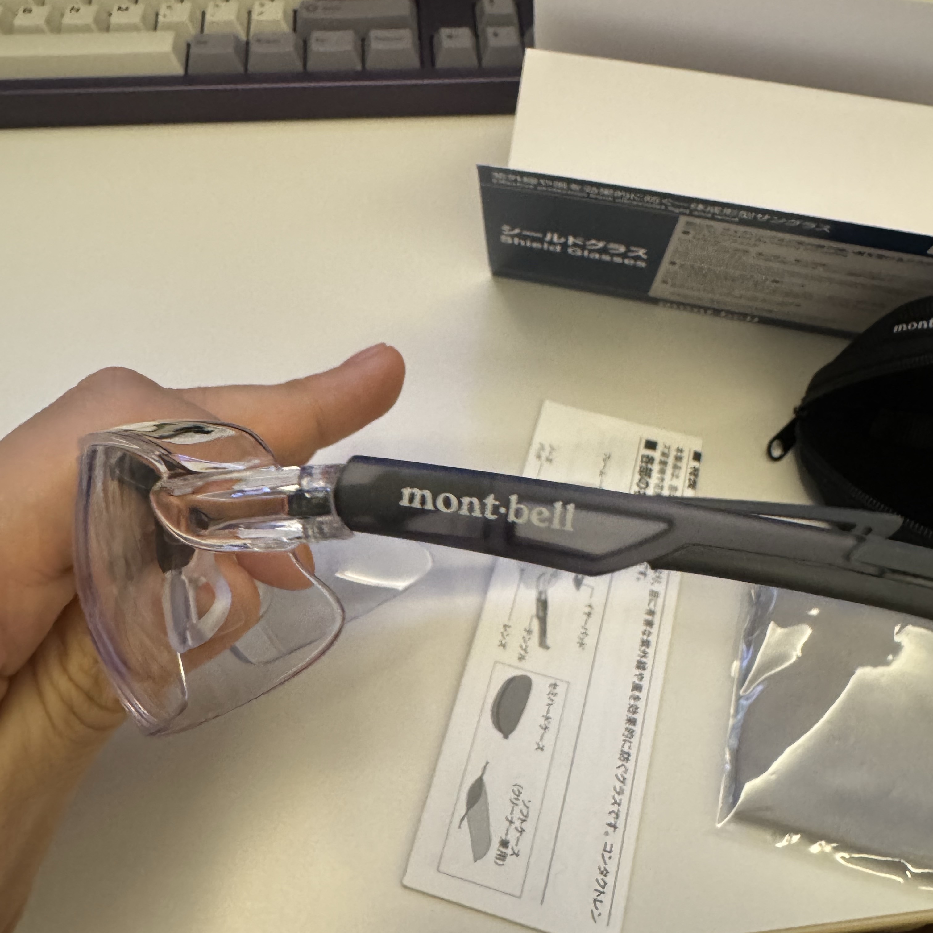 Montbell Shield Glasses Clear 착용 스타일 - 4
