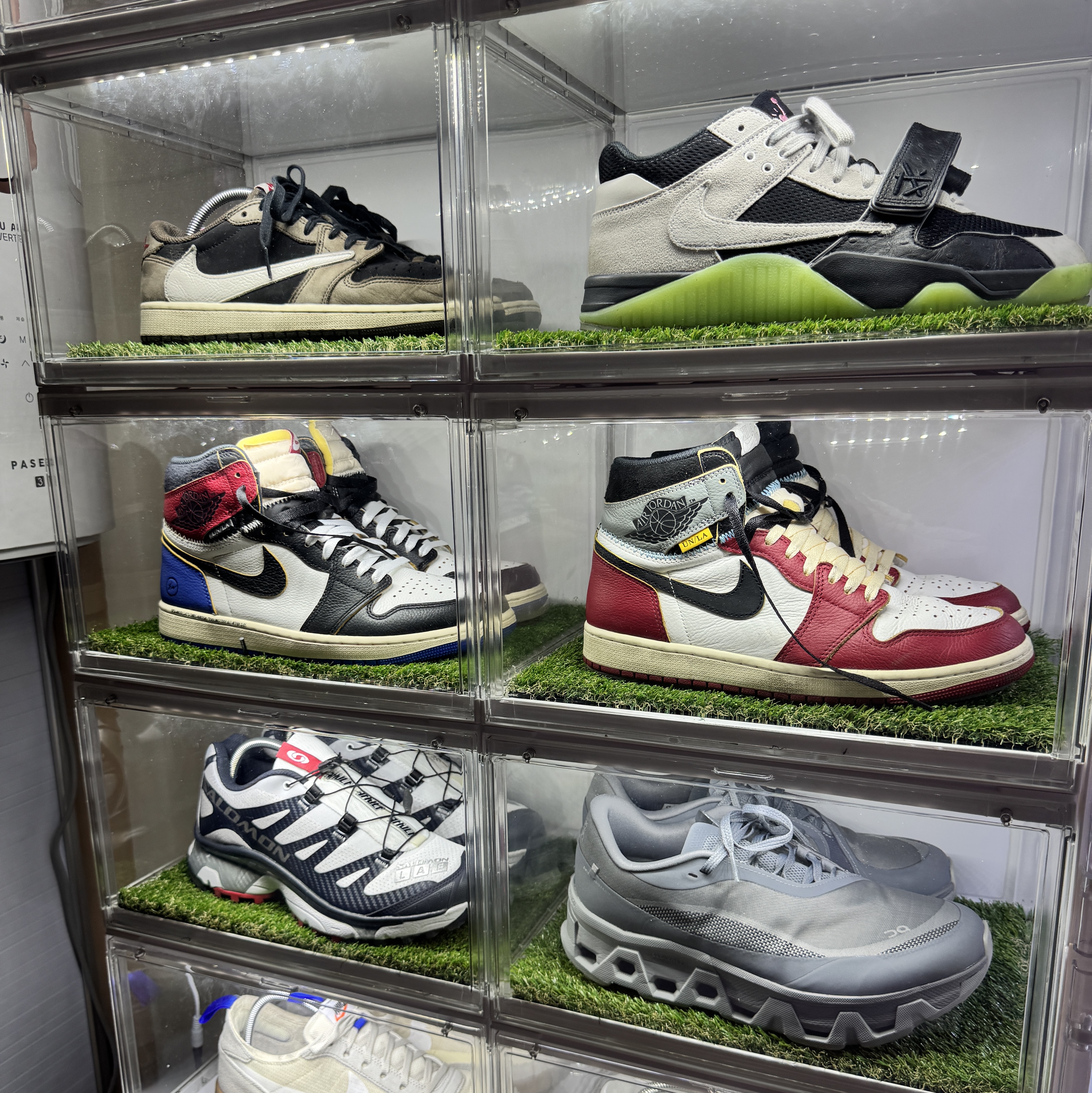 Jordan 1 x Fragment x Union LA Black and Varsity Red 착용 스타일 - 4
