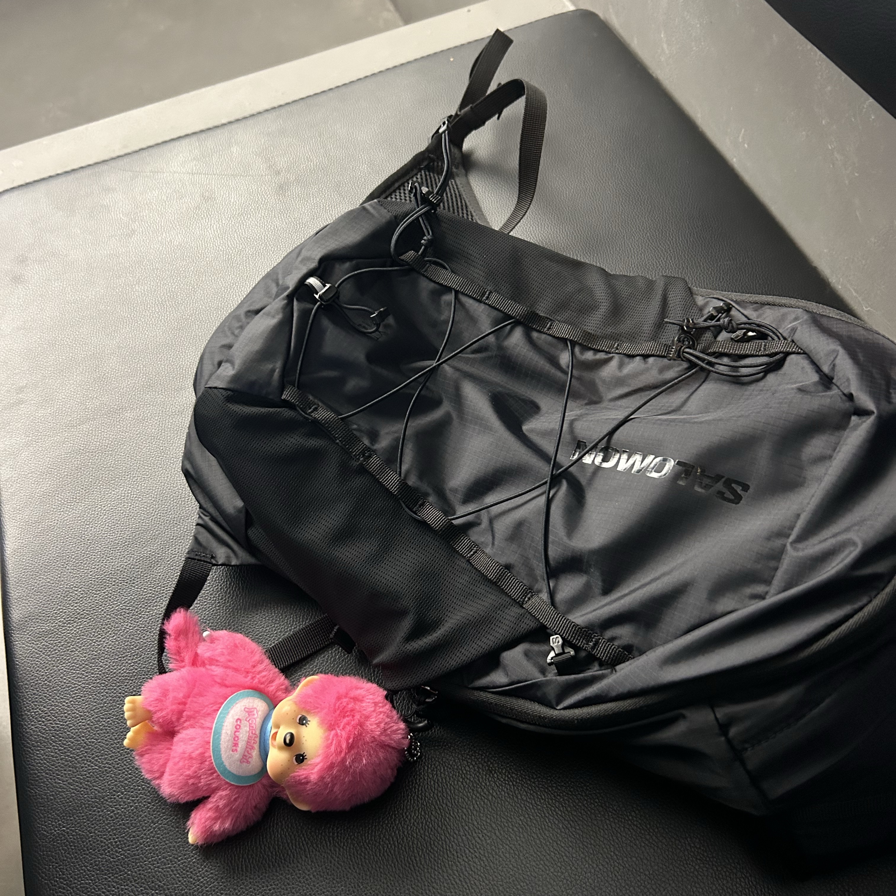 Monchhichi Colors Key Chain Berry Pink, Salomon XT 10 Backpack Black 착용 스타일