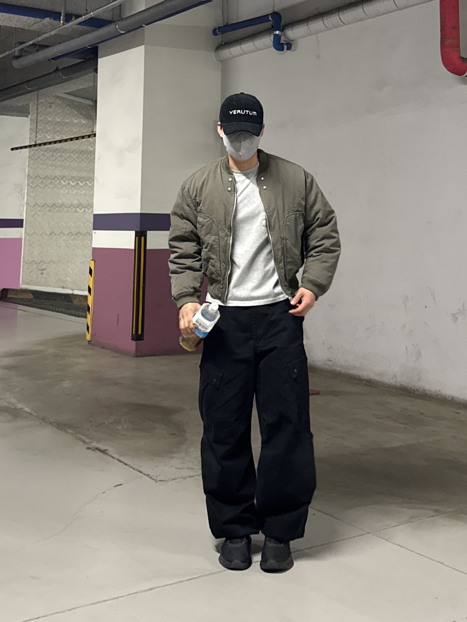 VERUTUM BC210CD Funky Serif Verutum Coduroy Ball Cap Navy, On Running Cloudtilt Eclipse Black 착용 스타일 - 2