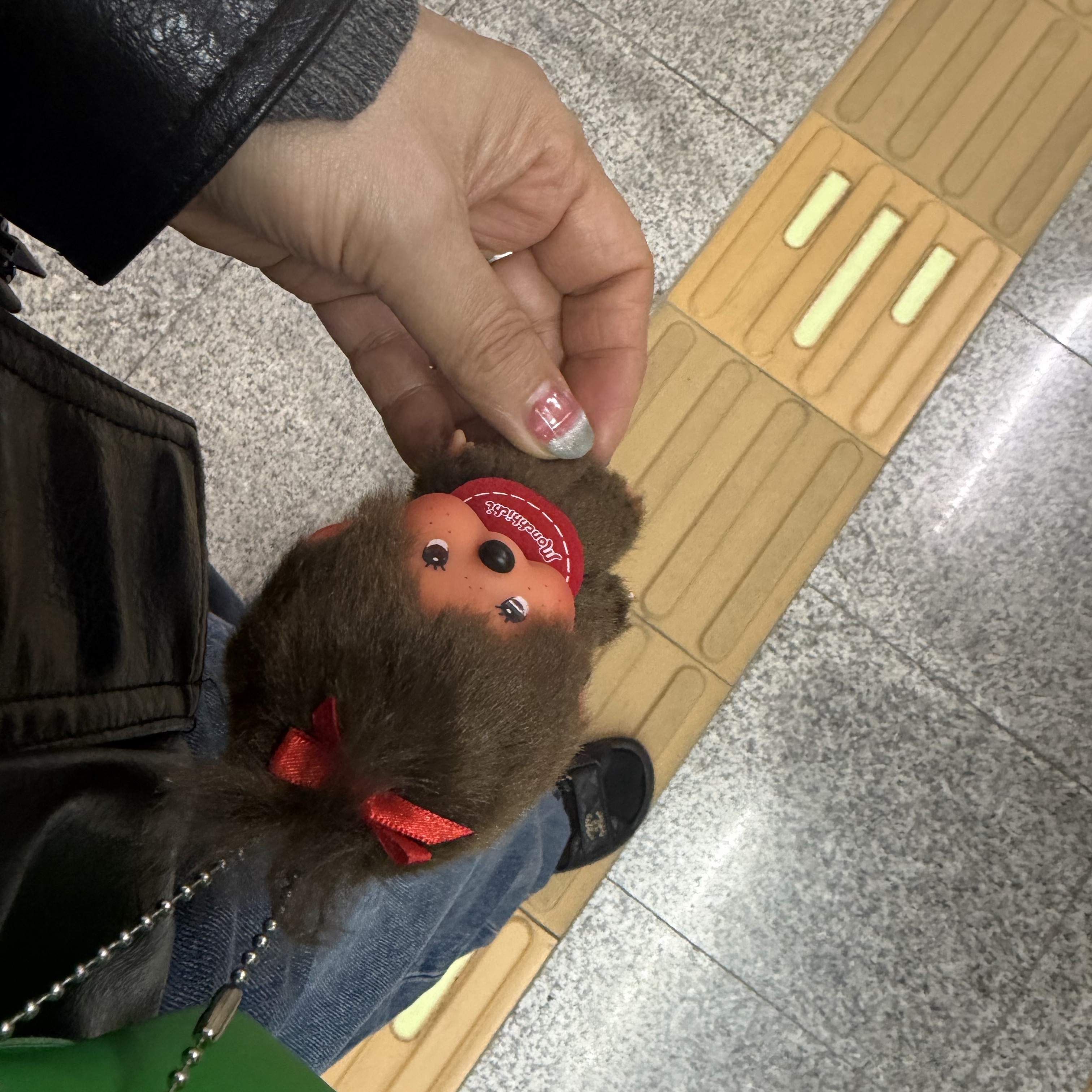 Monchhichi Bighead SS Girl Key Chain Brown 착용 스타일
