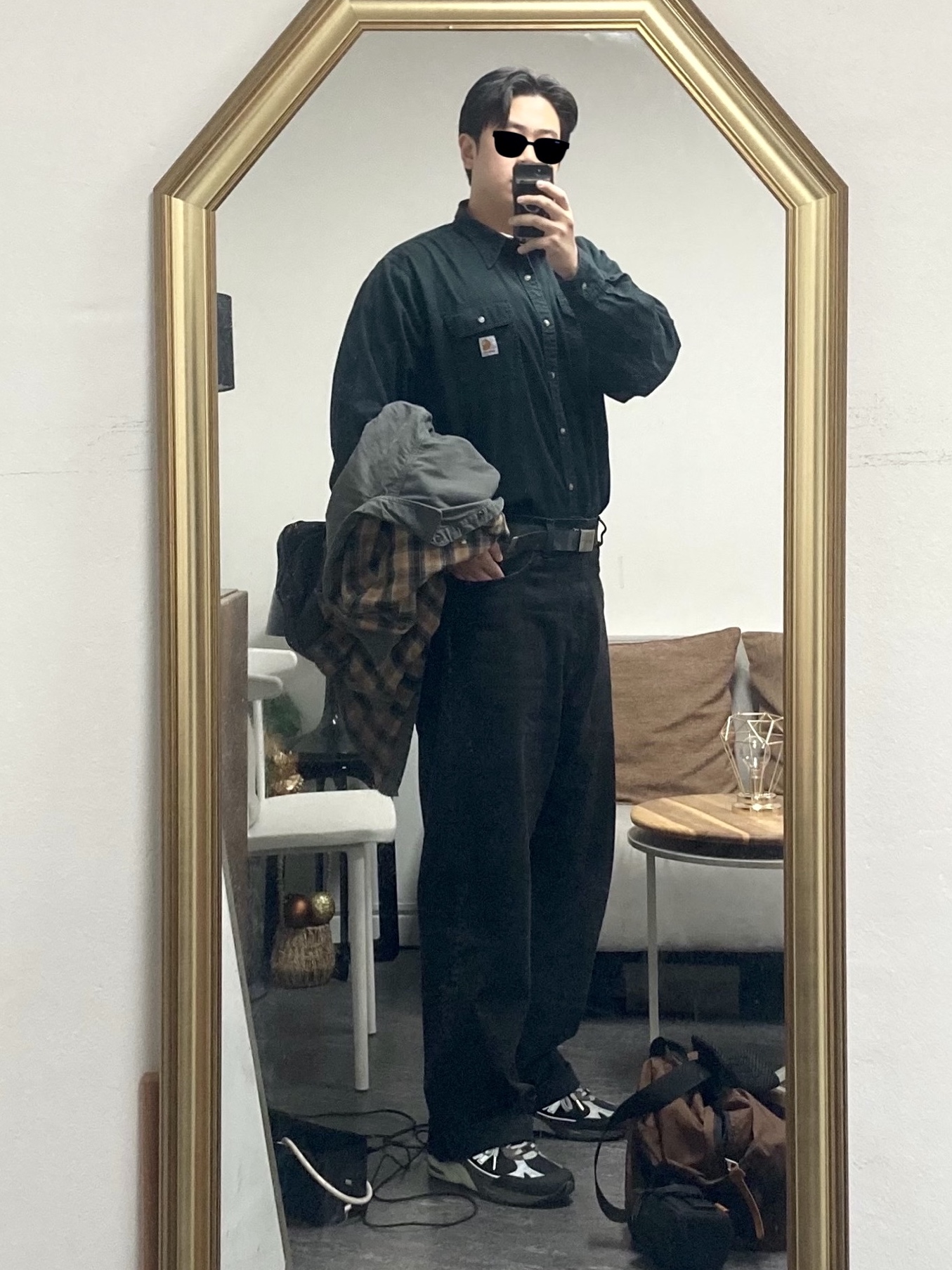 New Balance x Slam Jam 991 Made in UK Black Grey, Carhartt WIP Robertson Denim Landon Pants Black Stone Washed 착용 스타일 - 2