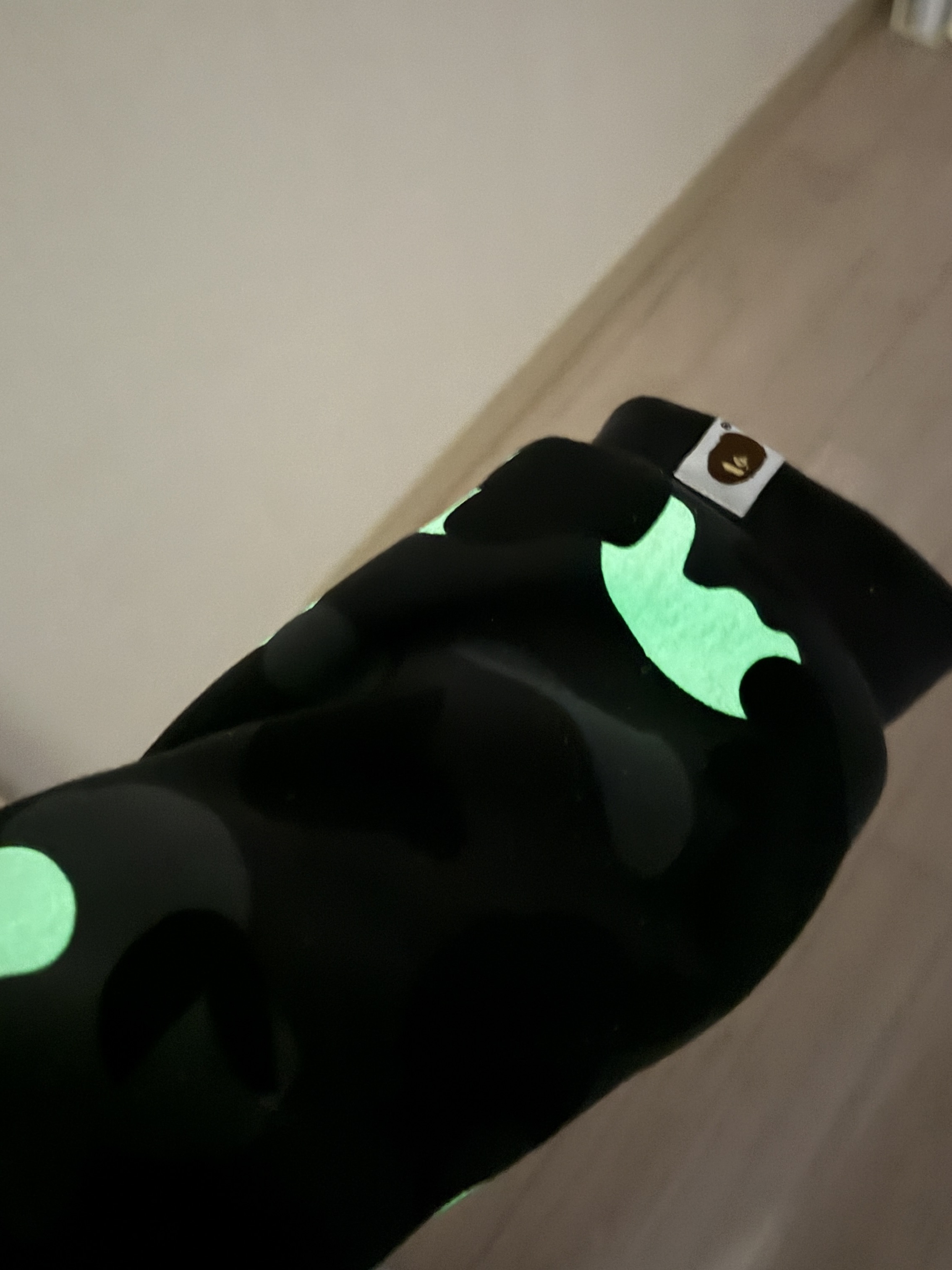 BAPE City Camo Shark Full Zip Hoodie Black 착용 스타일 - 5