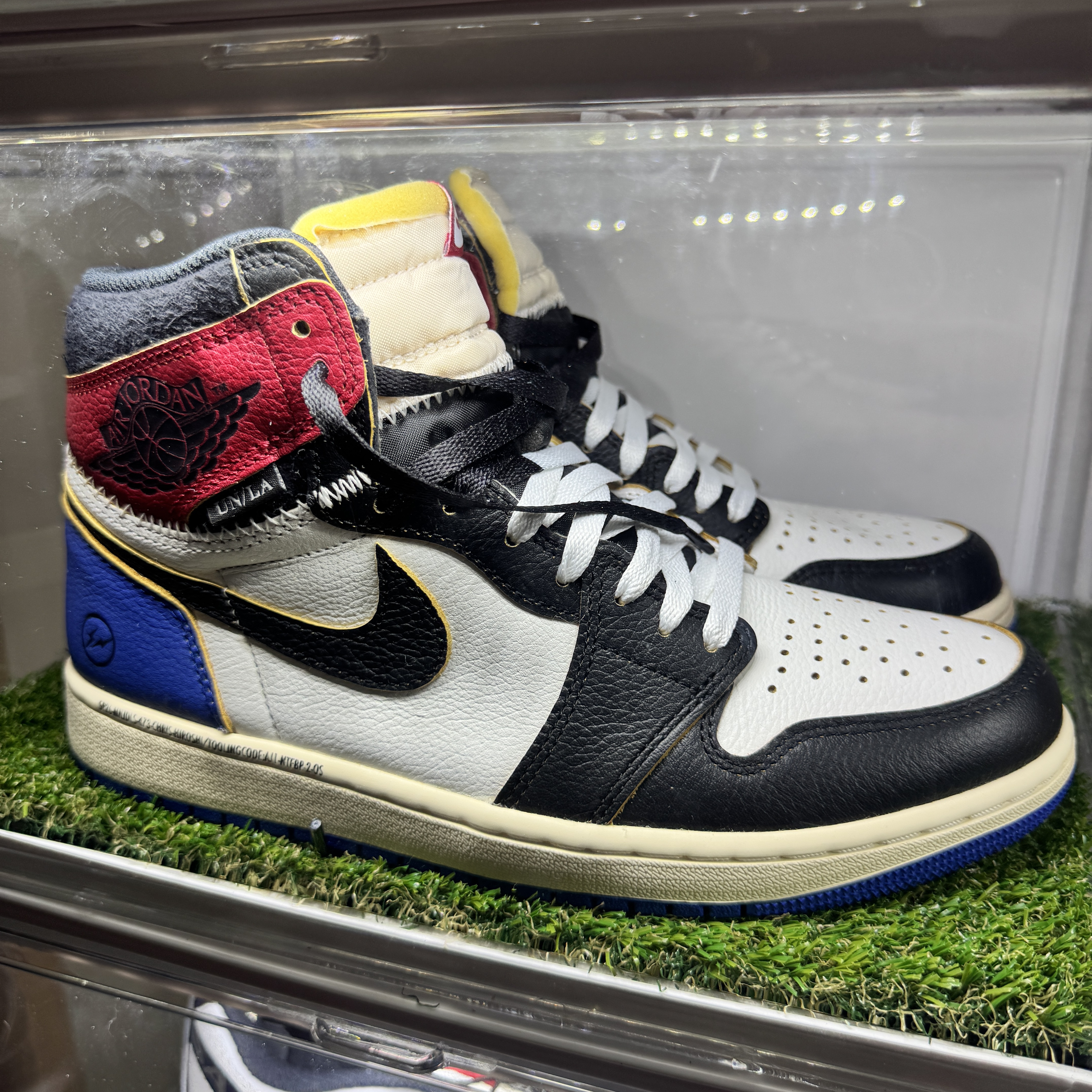 Jordan 1 x Fragment x Union LA Black and Varsity Red 착용 스타일 - 3