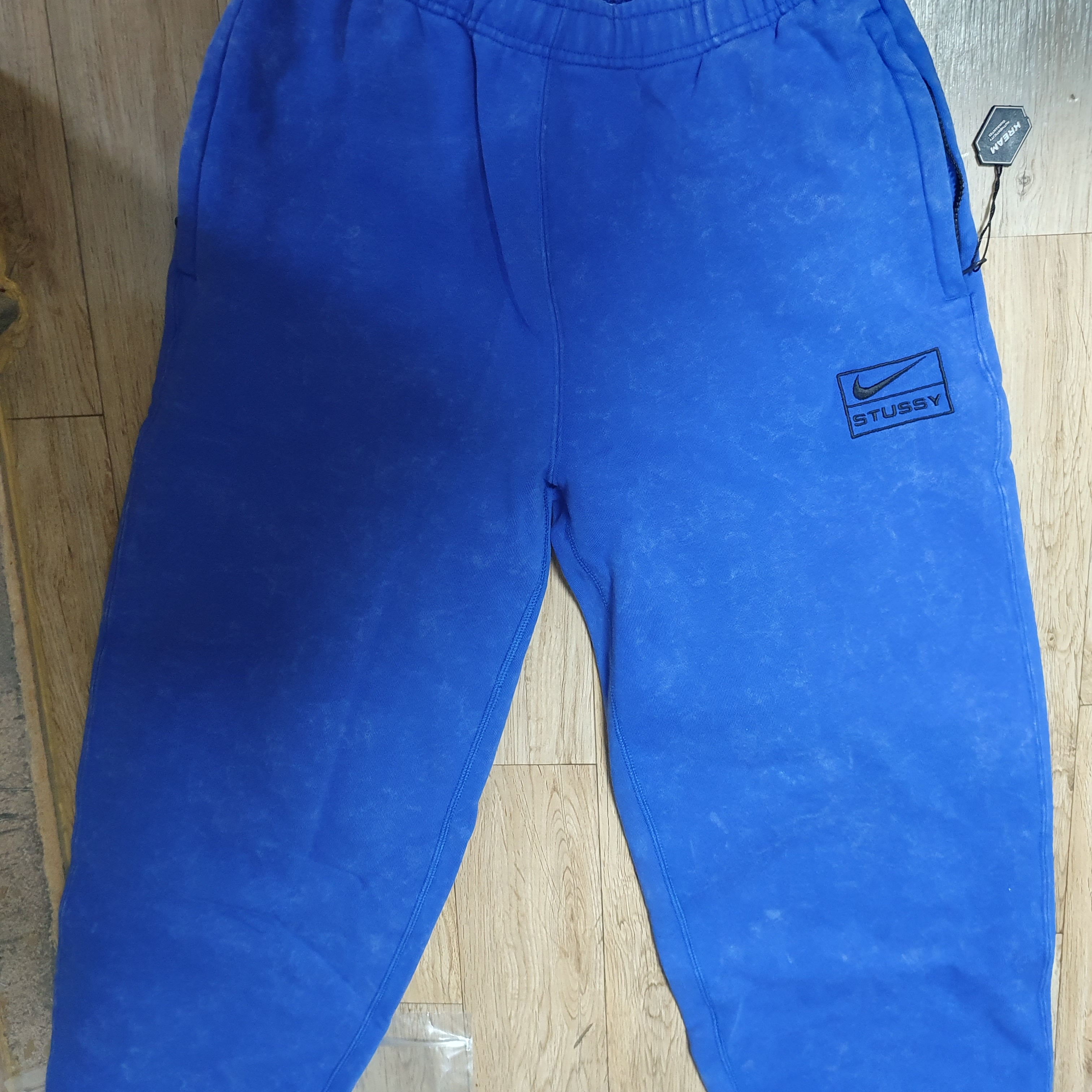 Nike x Stussy NRG Acid Washed Fleece Pants Game Royal (DR4025-480) 착용 스타일