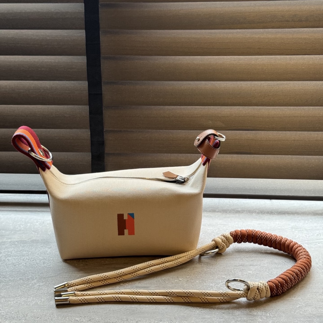 Hermes Small Bride-A-Brac H Pavillon case Canvas & Naturel 착용 스타일 - 2
