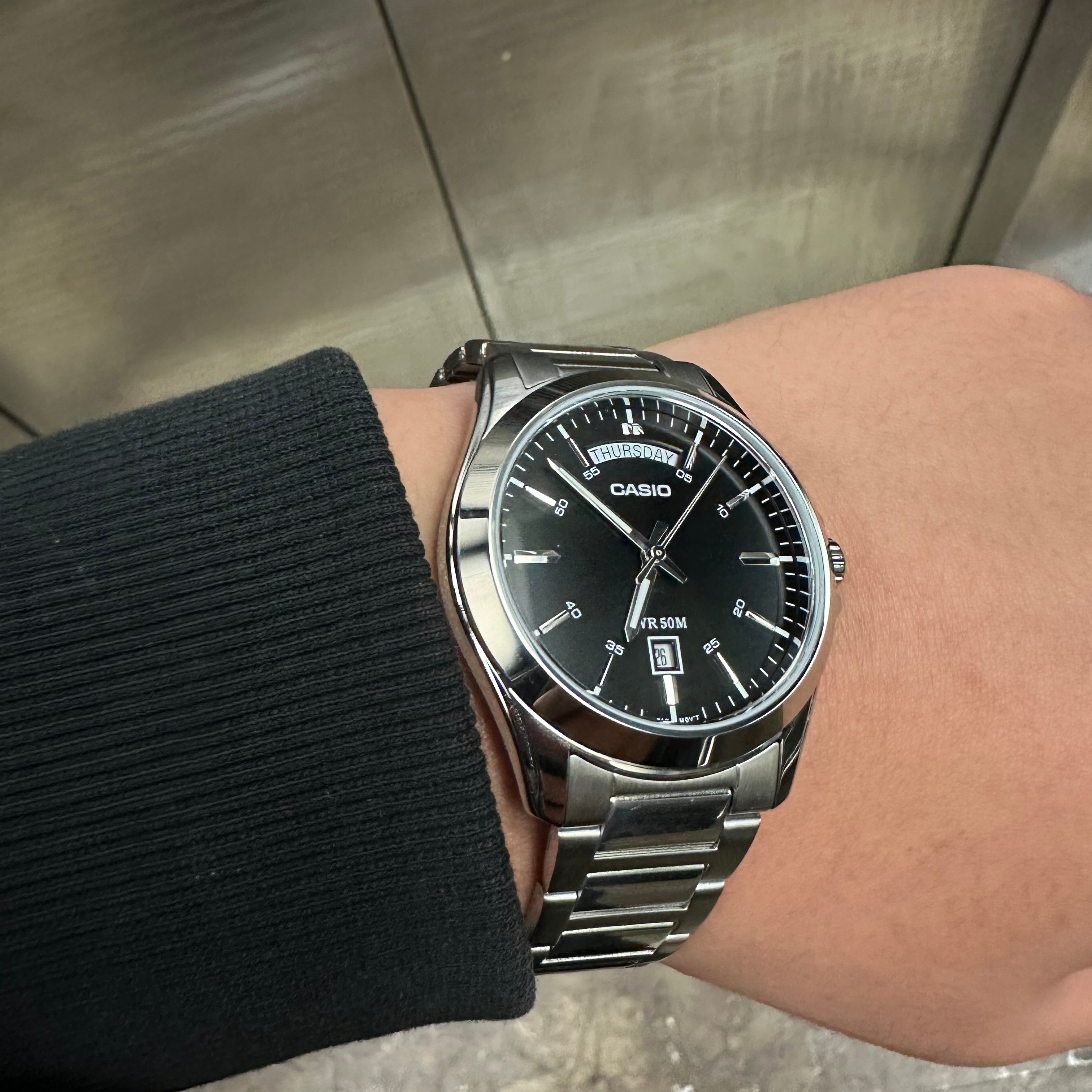 Casio MTP-1370D-1A1 착용 스타일 - 2
