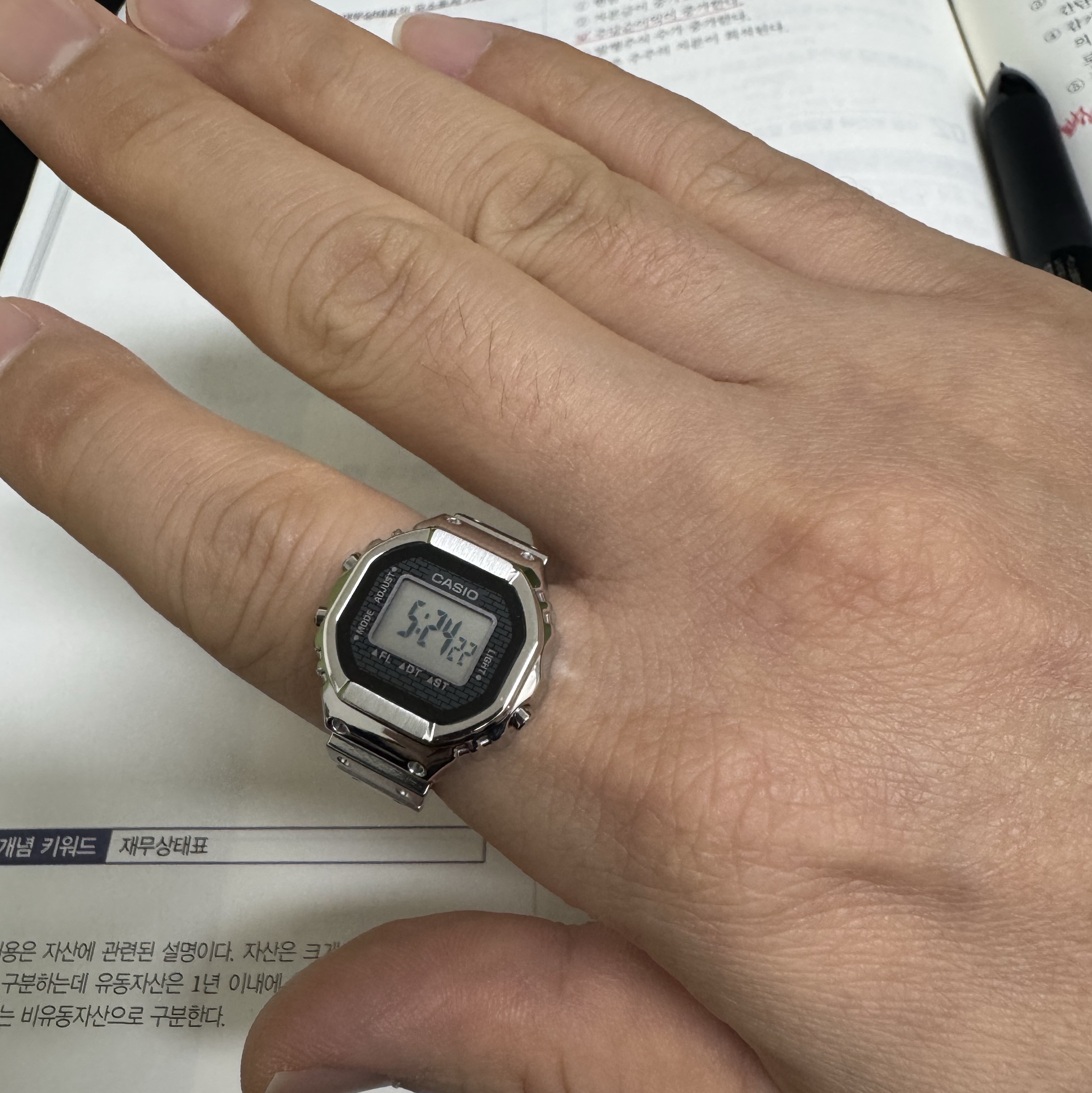 Casio 50th Anniversary Ring Watch CRW-001-1, (W) Pandora Moments Snake Chain Bracelet Sterling Silver 착용 스타일 - 3