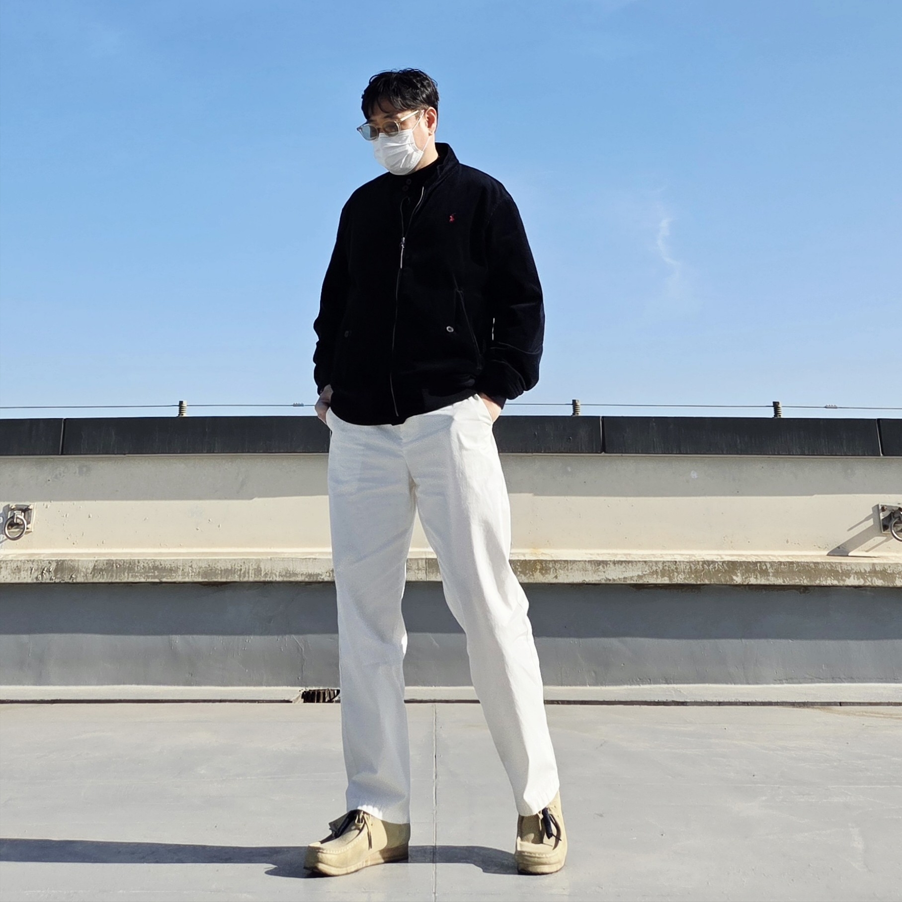 Clarks Wallabee Maple Suede 착용 스타일 - 1