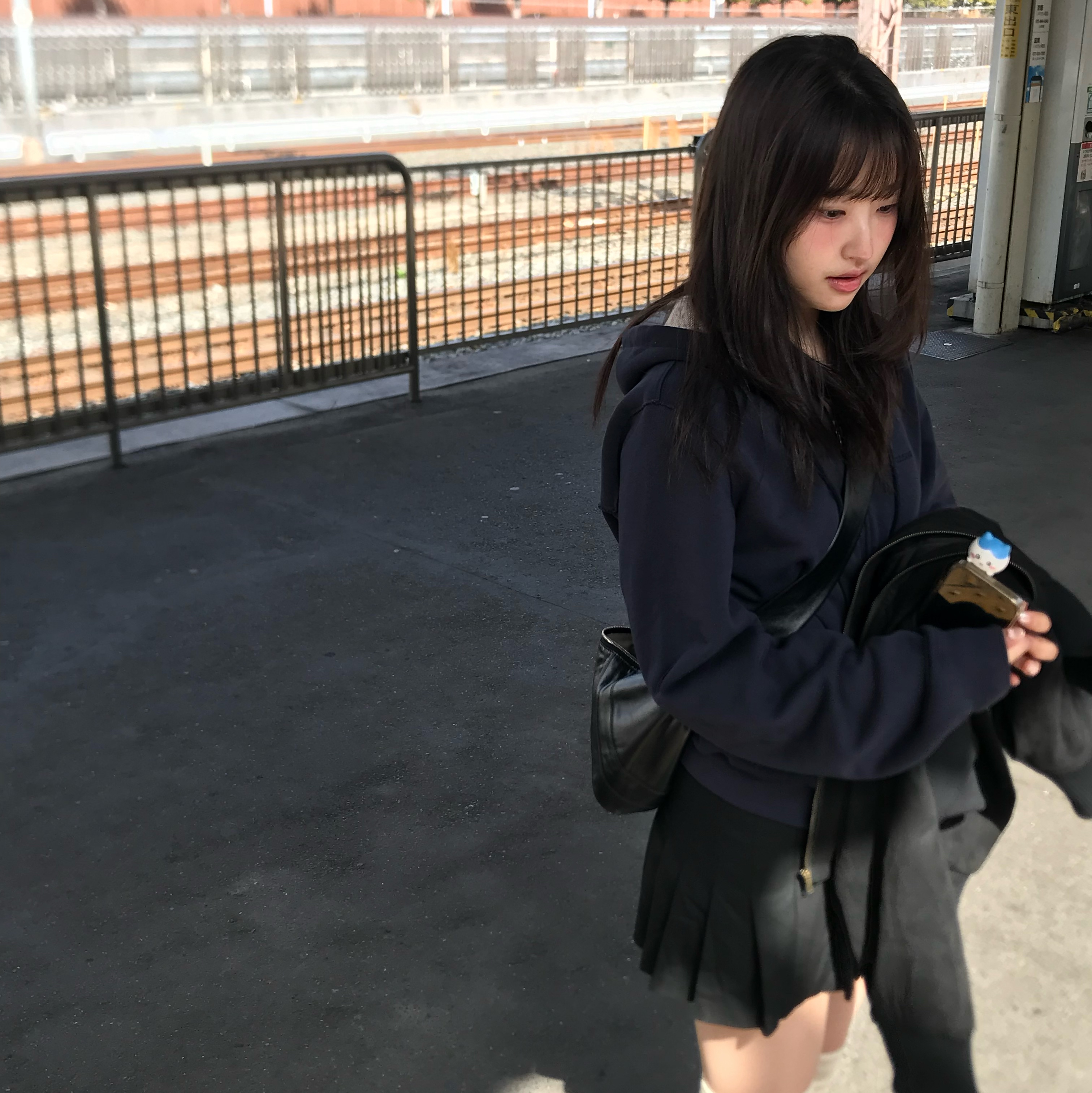 COYSEIO Flower Point Zip-Up Hoodie Navy, Lemaire Small Croissant Bag Soft Nappa Leather Black μ°©μ© μ€νμΌ - 1