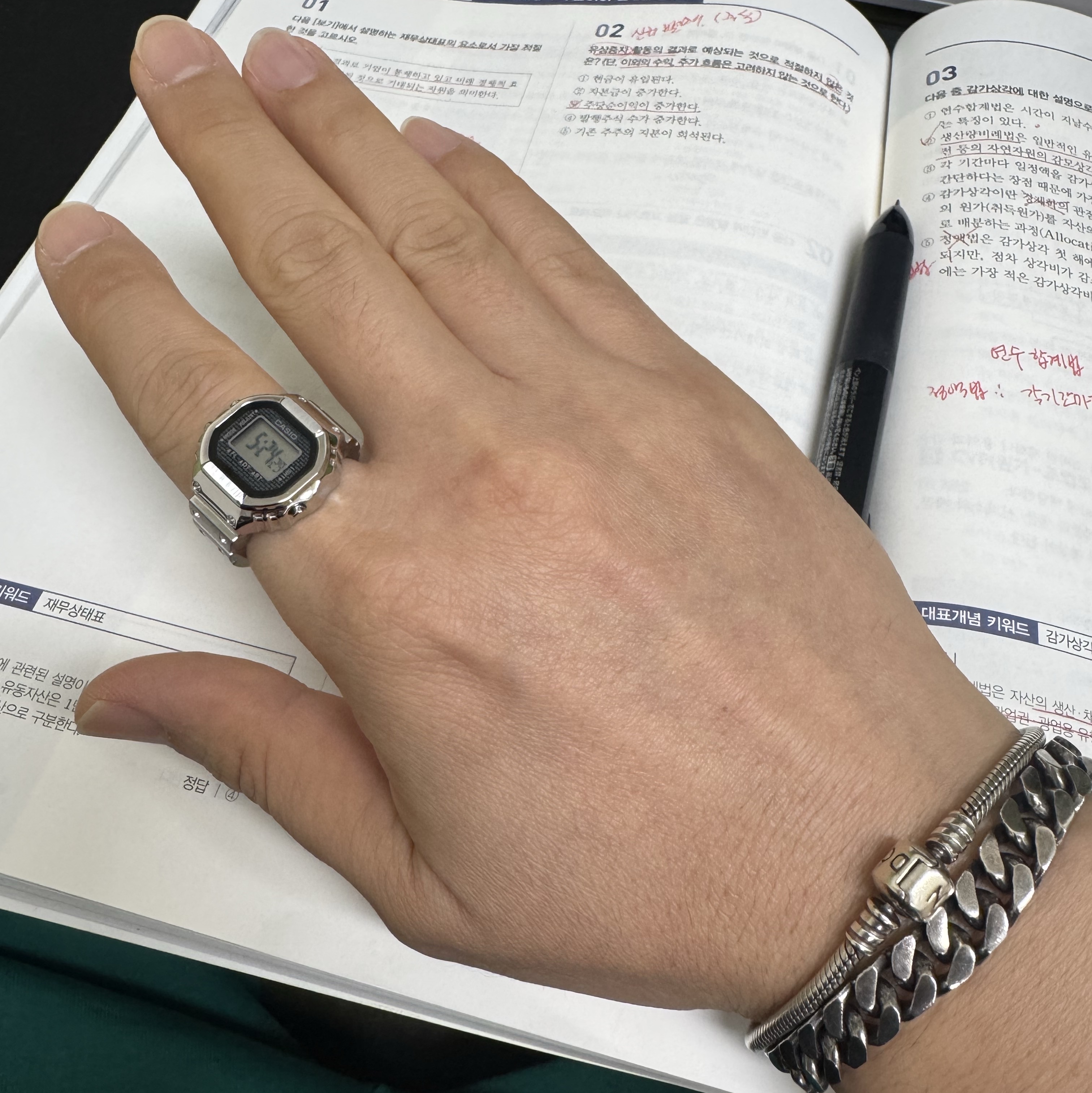 Casio 50th Anniversary Ring Watch CRW-001-1, (W) Pandora Moments Snake Chain Bracelet Sterling Silver 착용 스타일 - 1