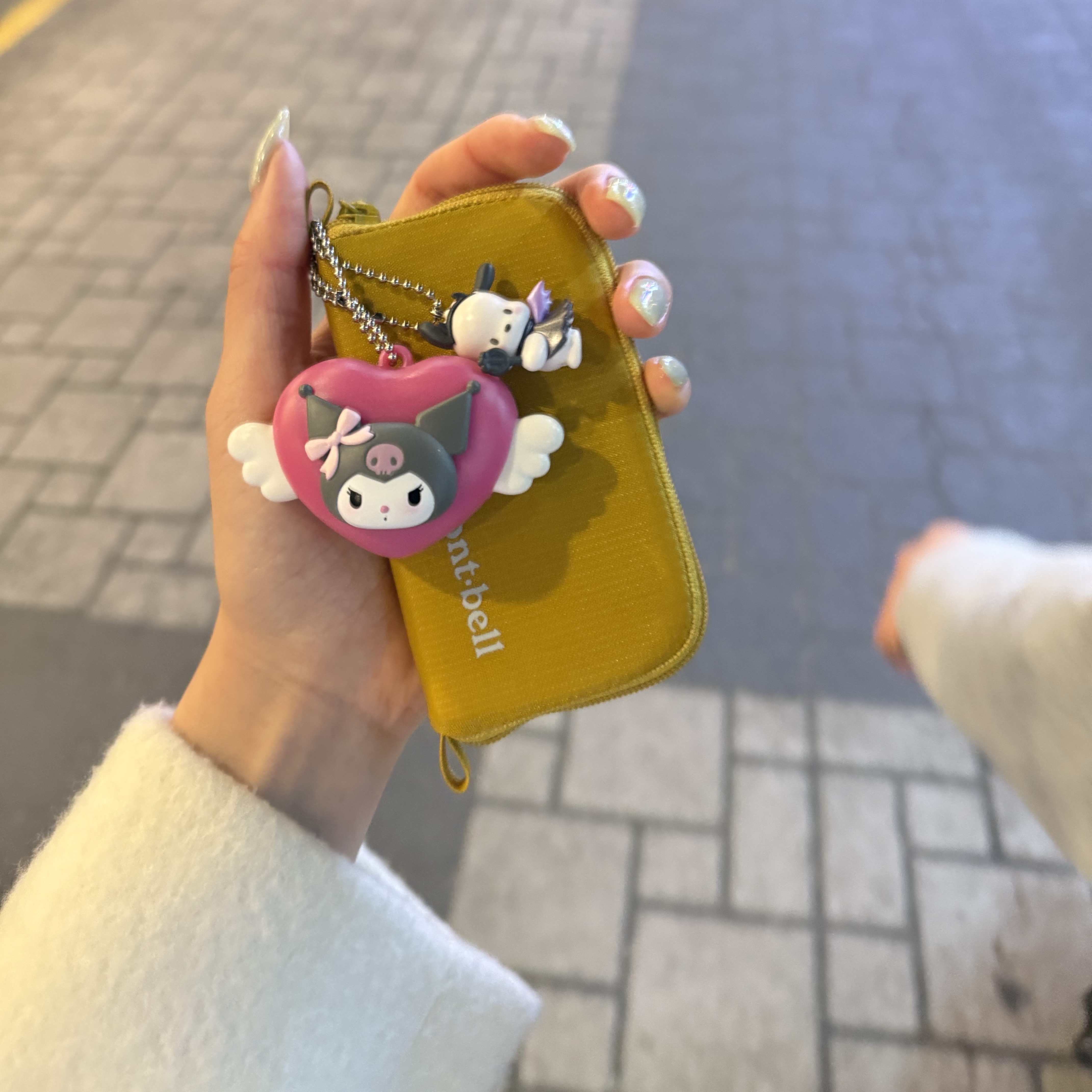 Montbell Mini Zip Wallet Yellow 착용 스타일