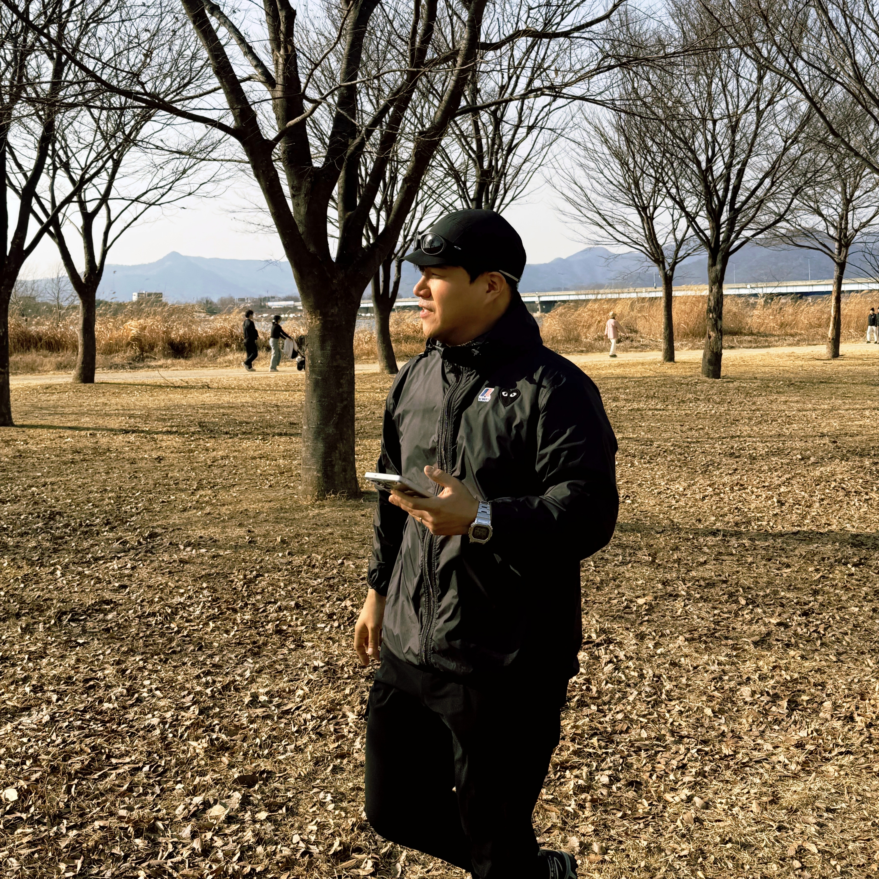 Arc'teryx Norvan Cap Black, Oakley Eye Jacket Redux Matte Black Frame Prizm Grey Lenses High Bridge Fit 착용 스타일