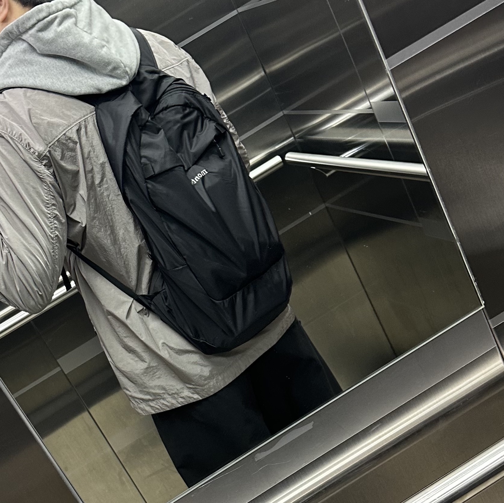 Montbell Pocketable Daypack 20 Black 착용 스타일