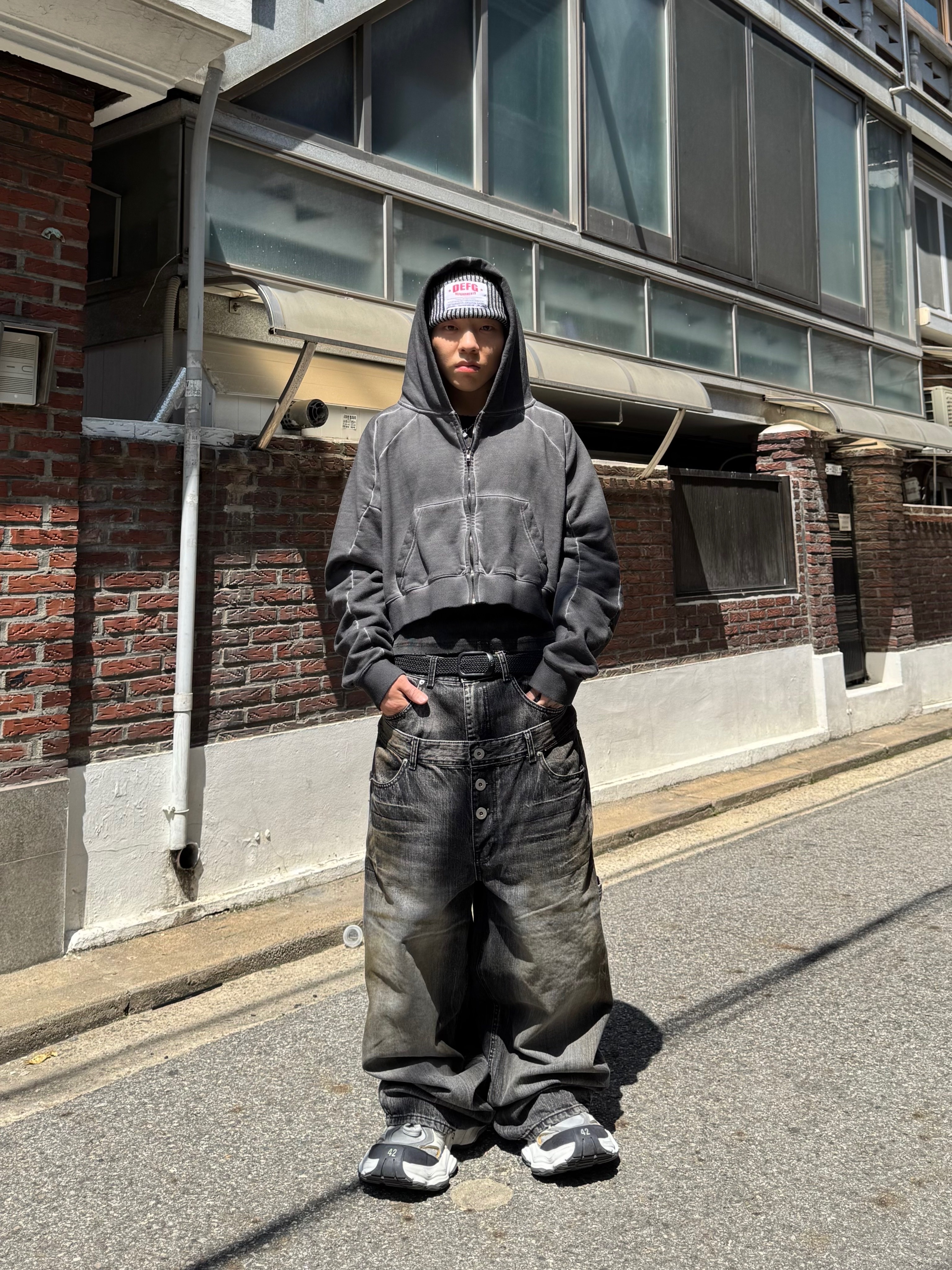 Balenciaga Cargo Sneakers White Grey 착용 스타일