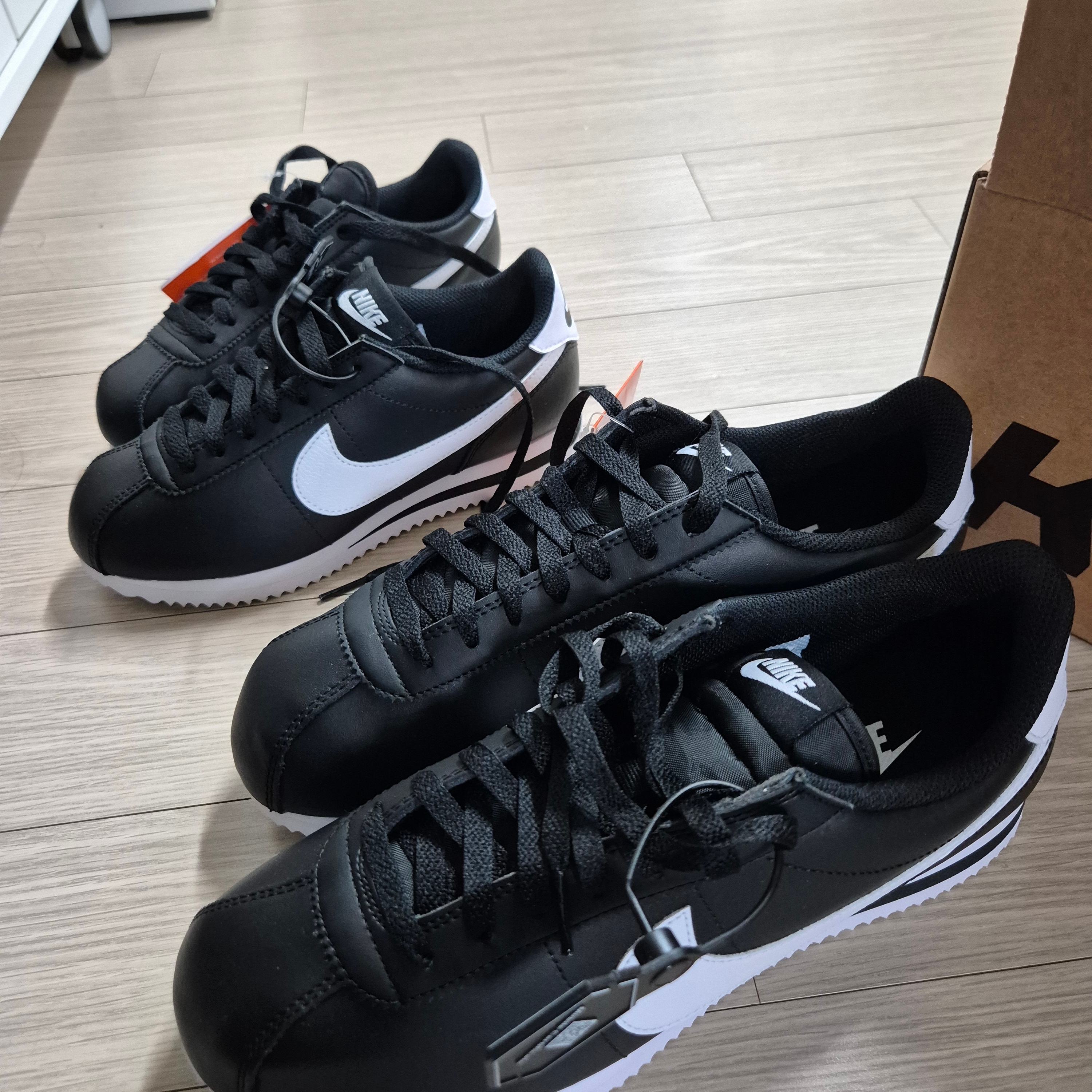Nike Cortez Black White, (W) Nike Cortez Leather Black White 착용 스타일 - 3