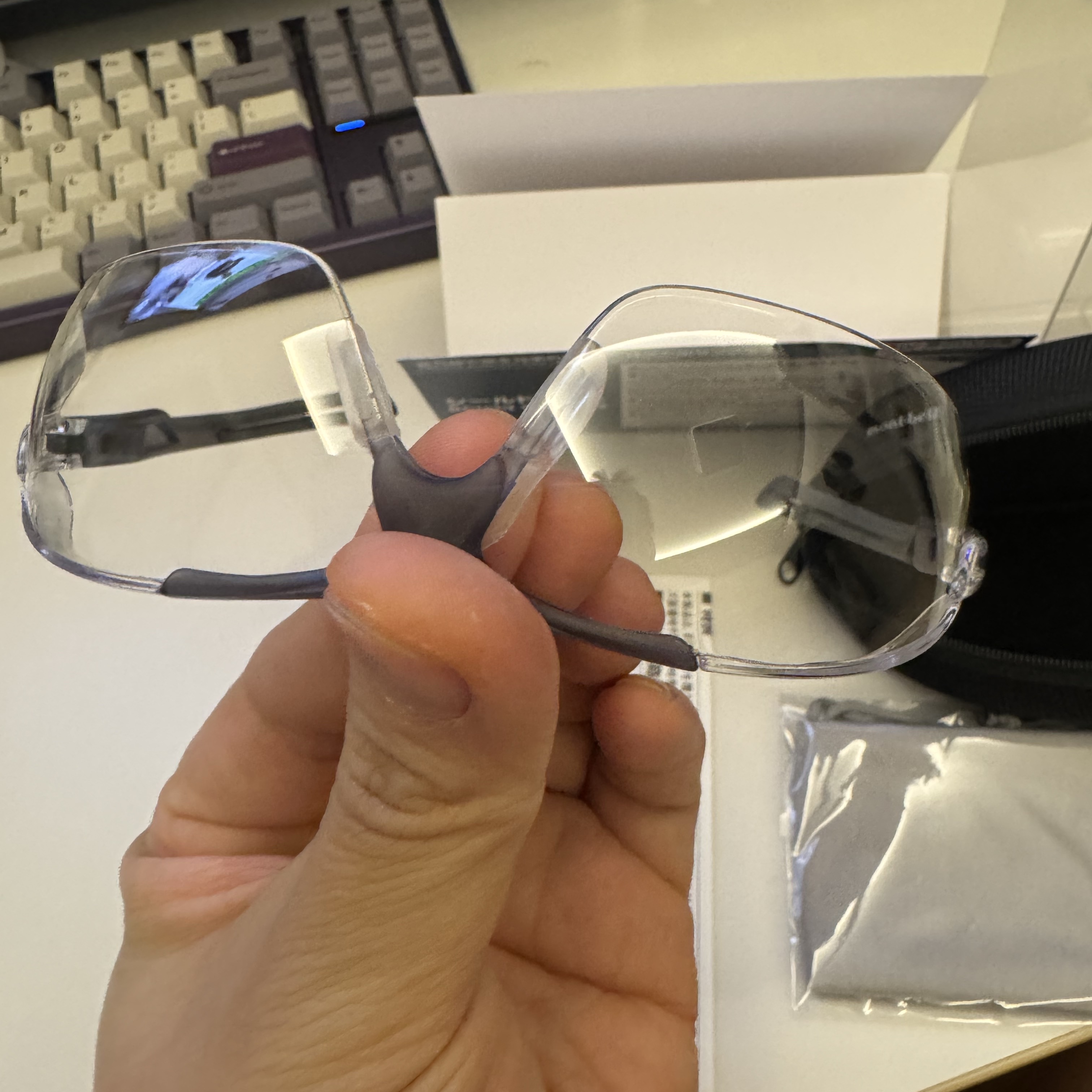 Montbell Shield Glasses Clear 착용 스타일 - 6