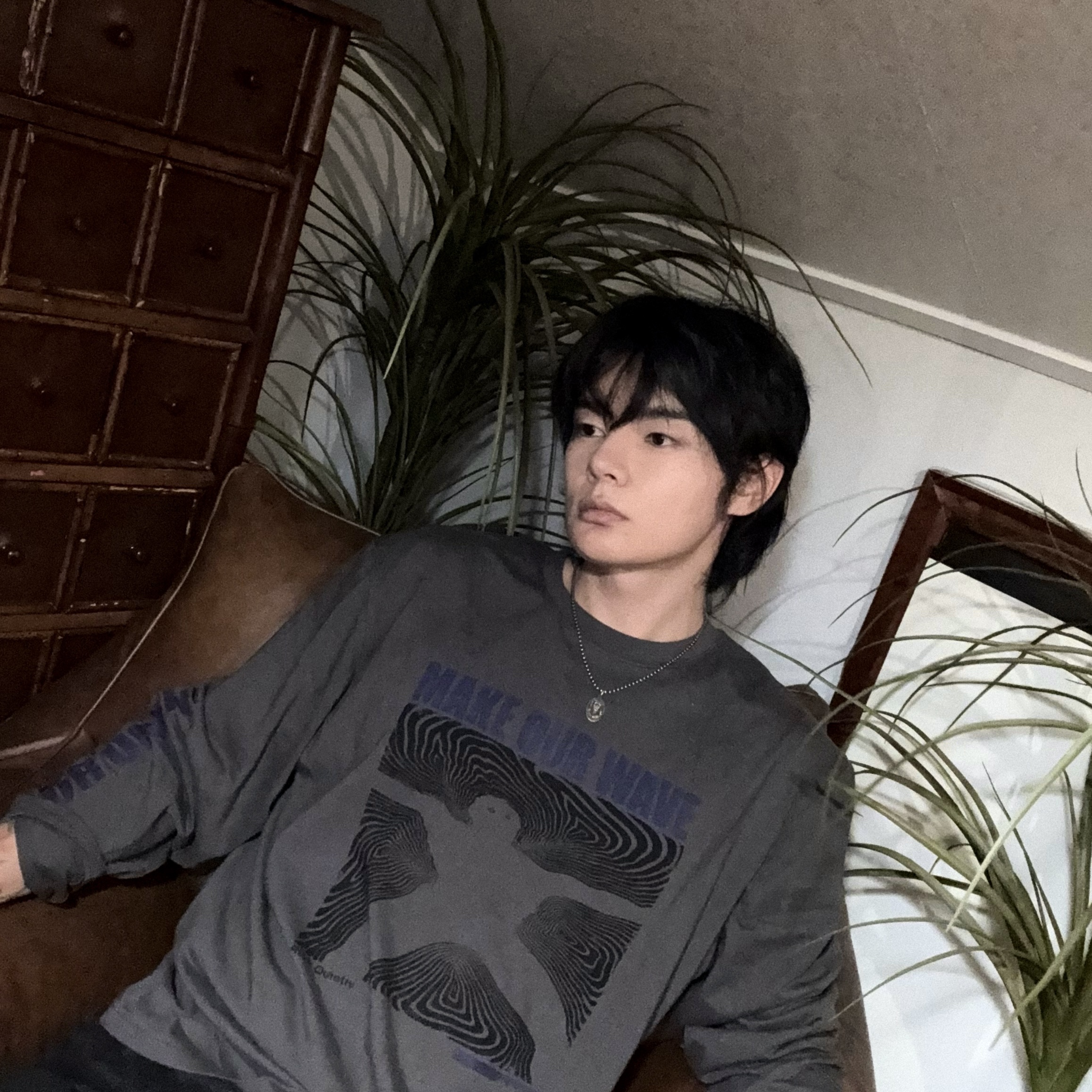 AMOU Wave Man Long Sleeve Charcoal, AMOU Wave Man Long Sleeve White 착용 스타일 - 4