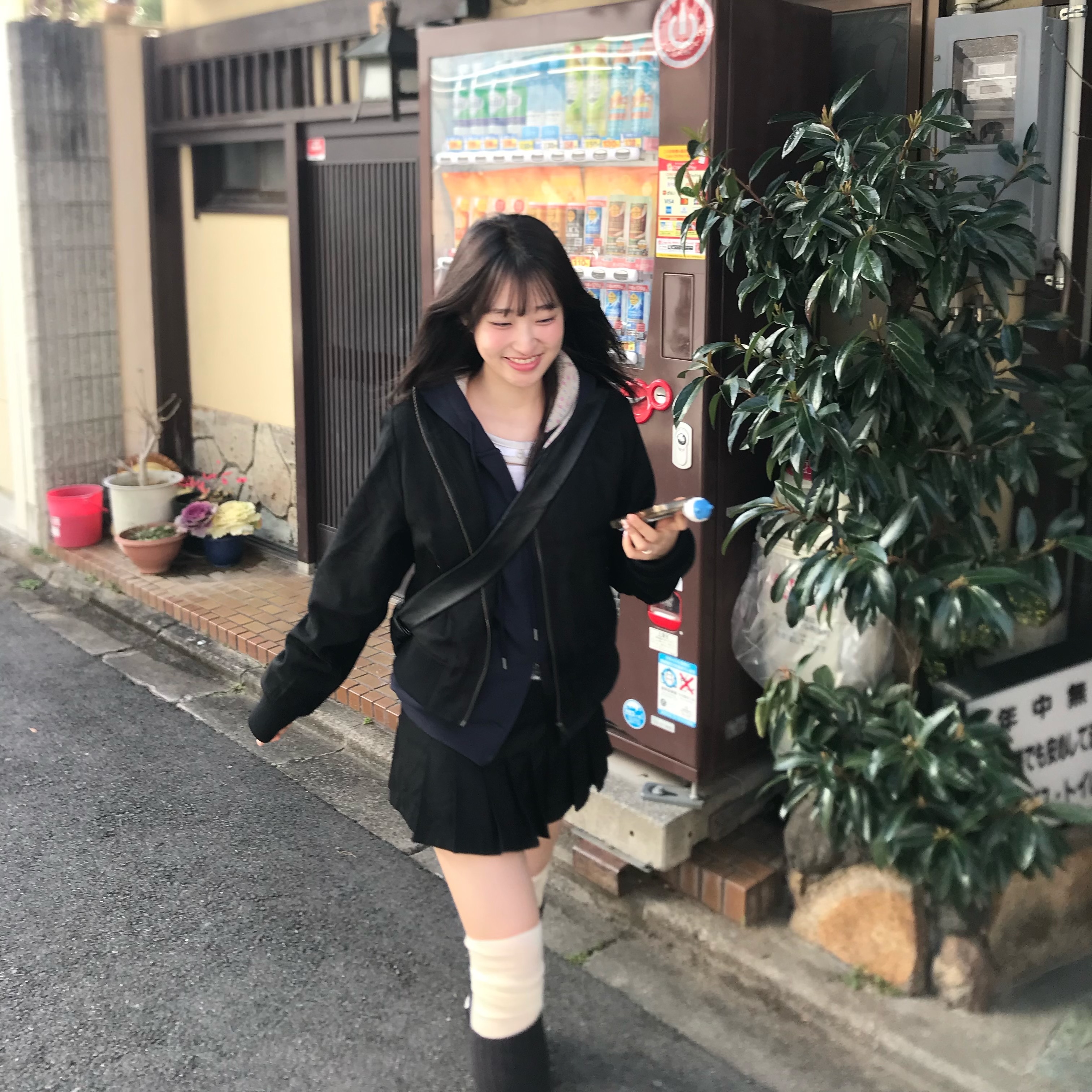 COYSEIO Flower Point Zip-Up Hoodie Navy, Lemaire Small Croissant Bag Soft Nappa Leather Black μ°©μ© μ€νμΌ - 2