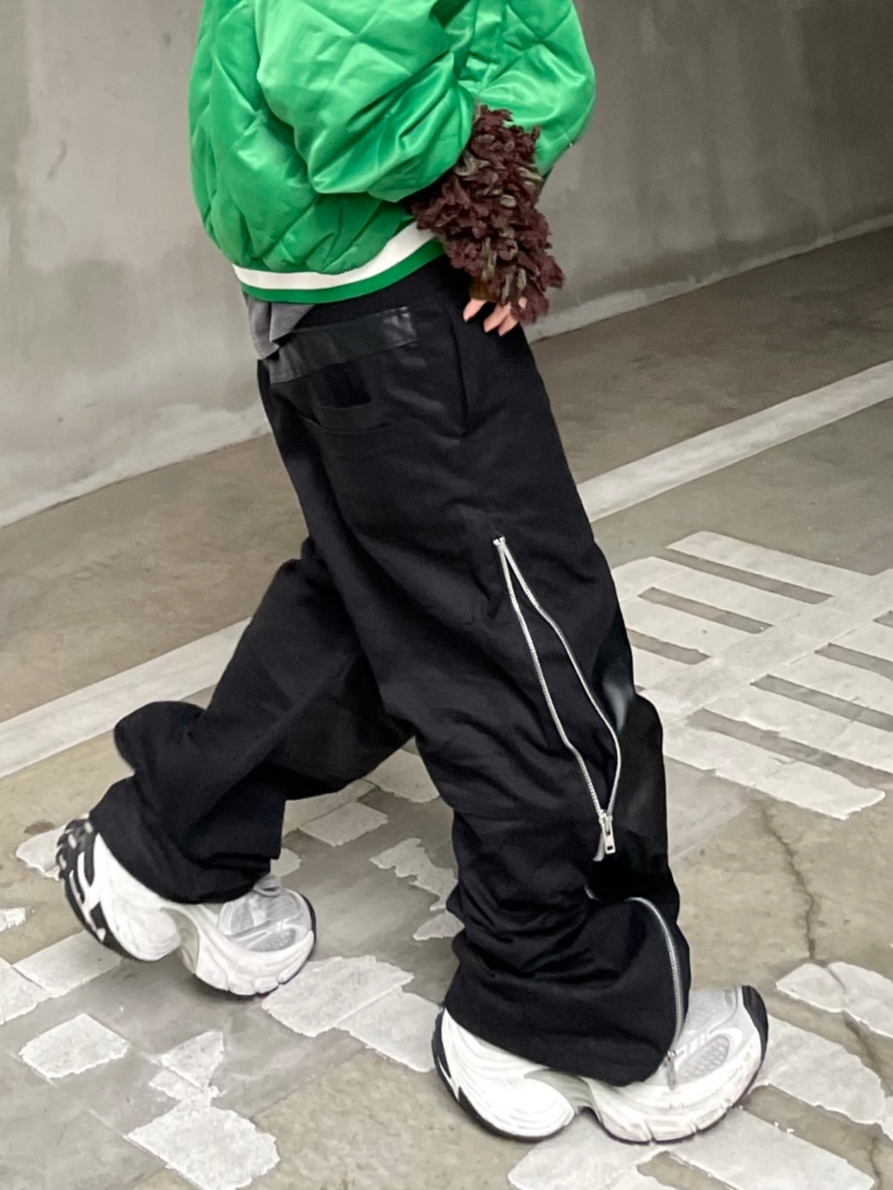 ROARINGRAD Carbon-Coated Side-Zip Pants Black 착용 스타일 - 2