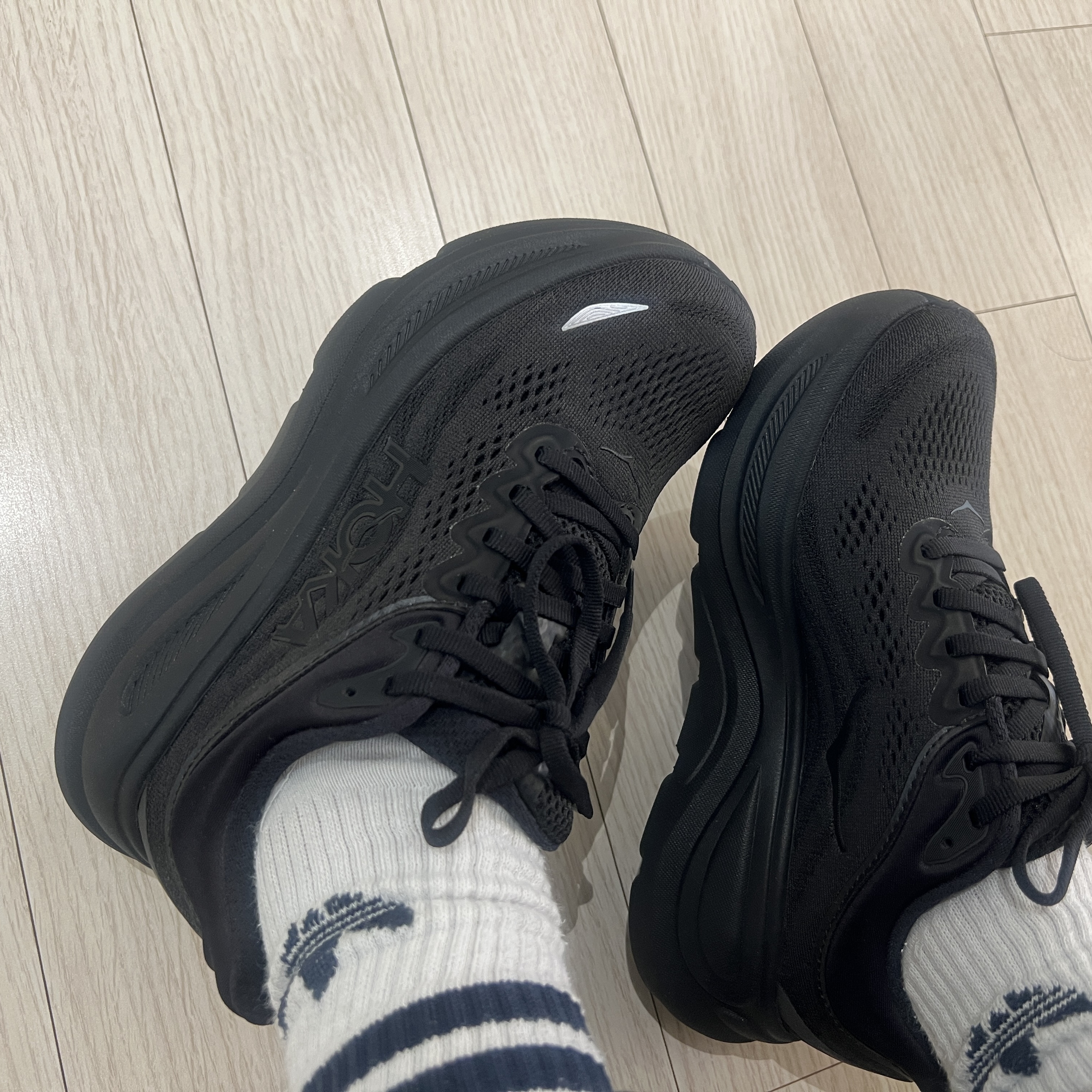 (W) Hoka Bondi 9 Black - Wide 착용 스타일