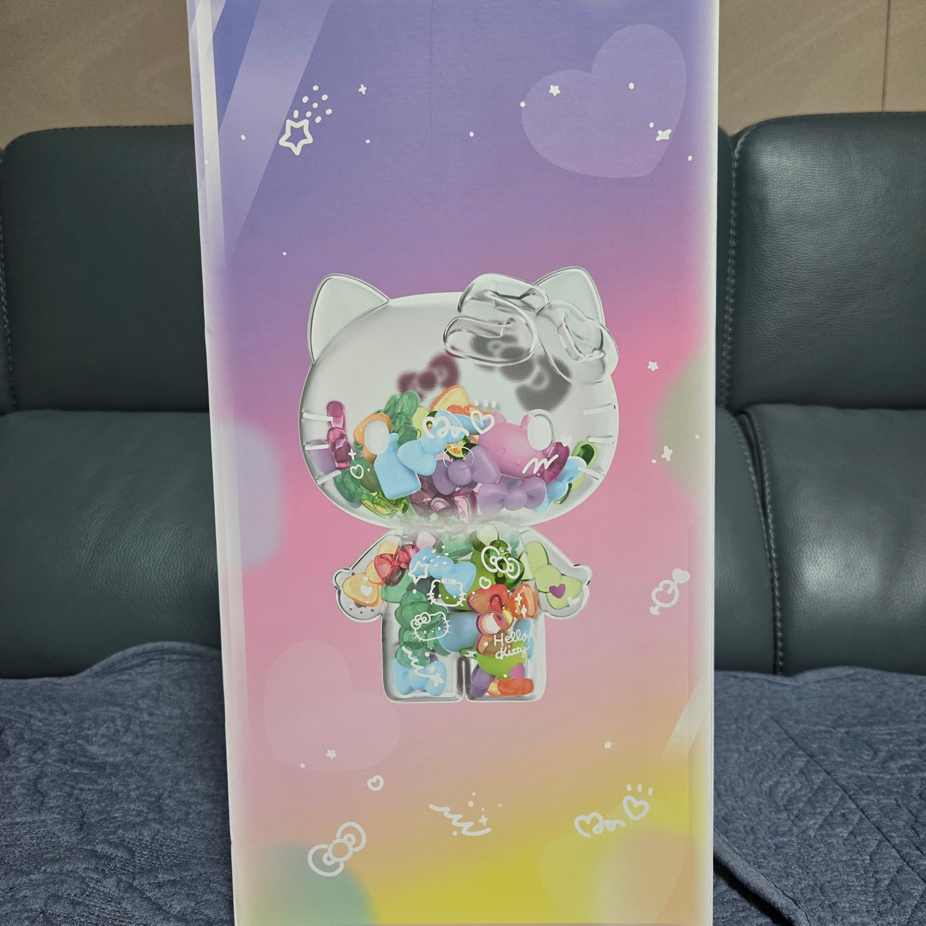 Pop Mart Hello Kitty 50th Anniversary Big Figure 착용 스타일 - 3