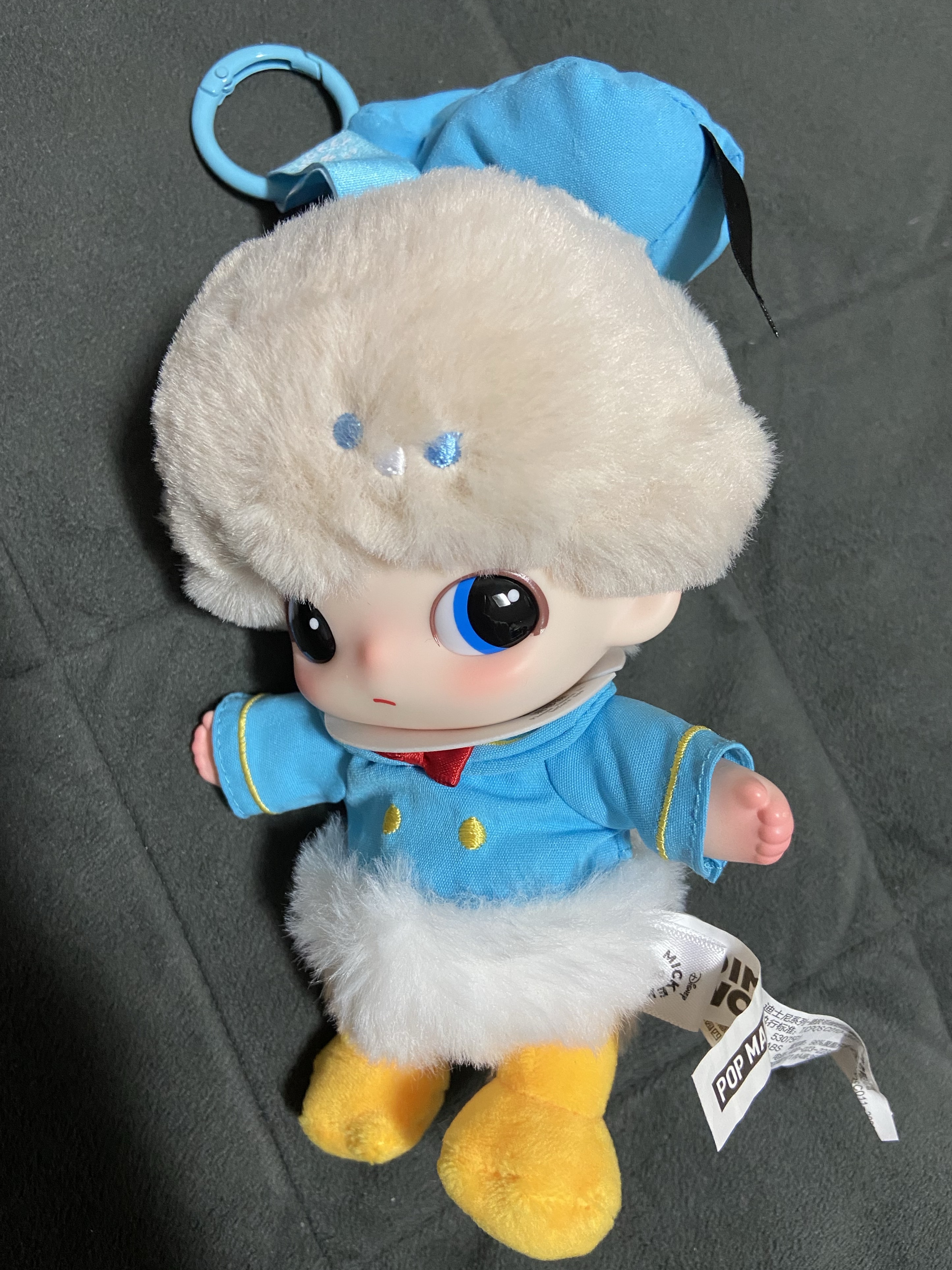 Pop Mart Dimoo World x Disney Series Plush Keyring Sealed Case (6 Blind Boxes), Pop Mart Pop Mart Dimoo World x Disney Series Plush Keyring Donald Duck's Singing (Opened Case) 착용 스타일