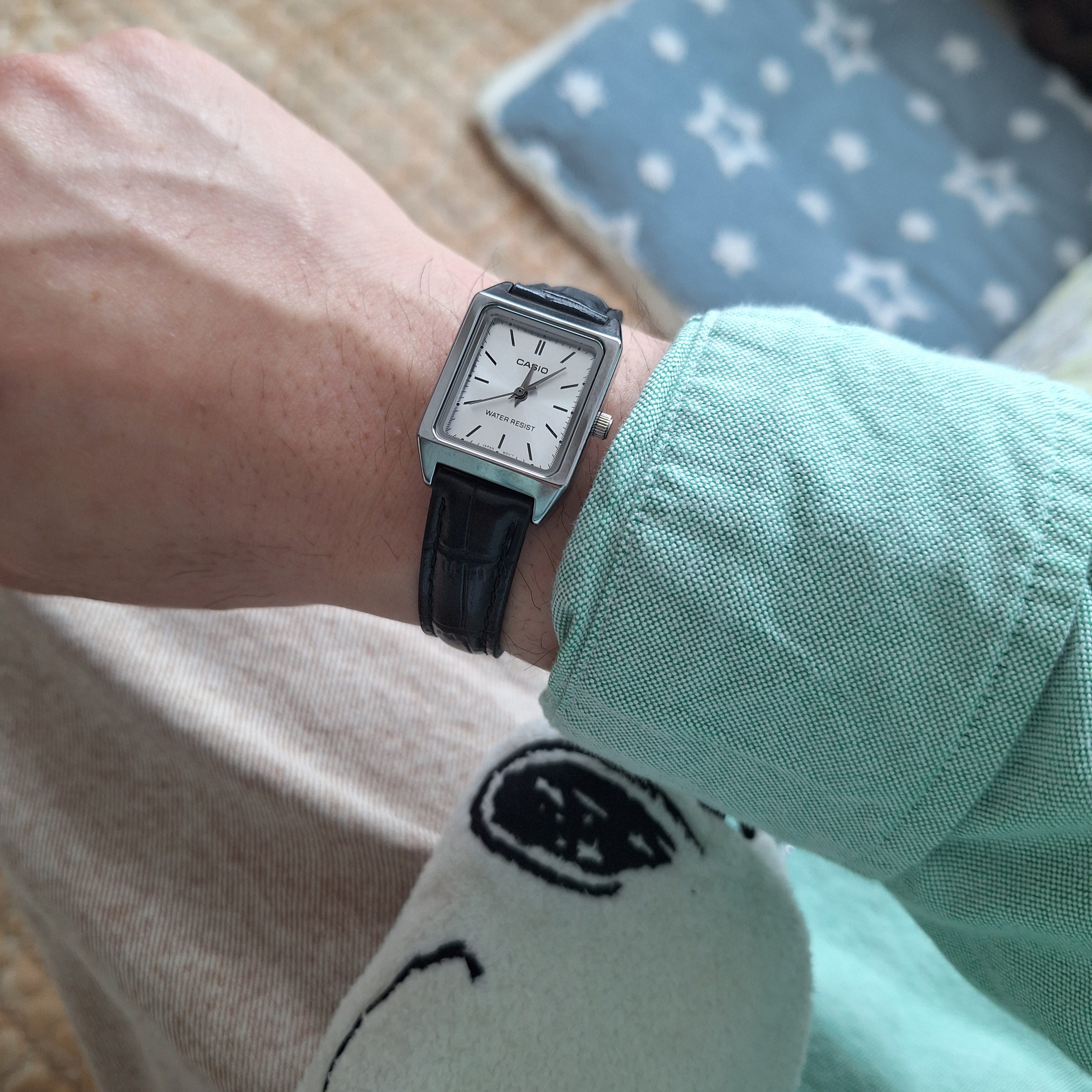 Casio LTP-V007L-7E1 착용 스타일