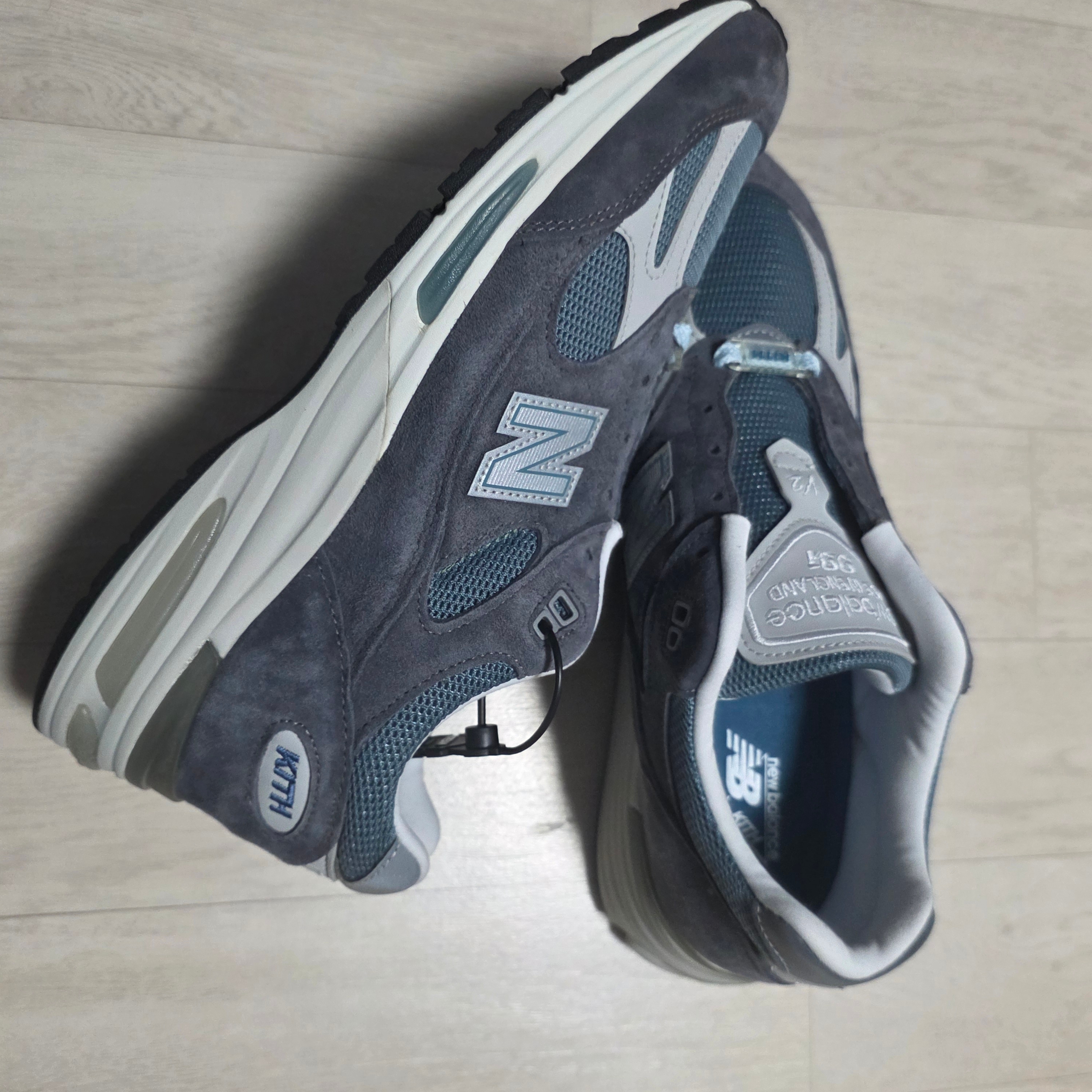 New Balance x Kith 991v2 Made in UK Steel Blue Grey 착용 스타일 - 1