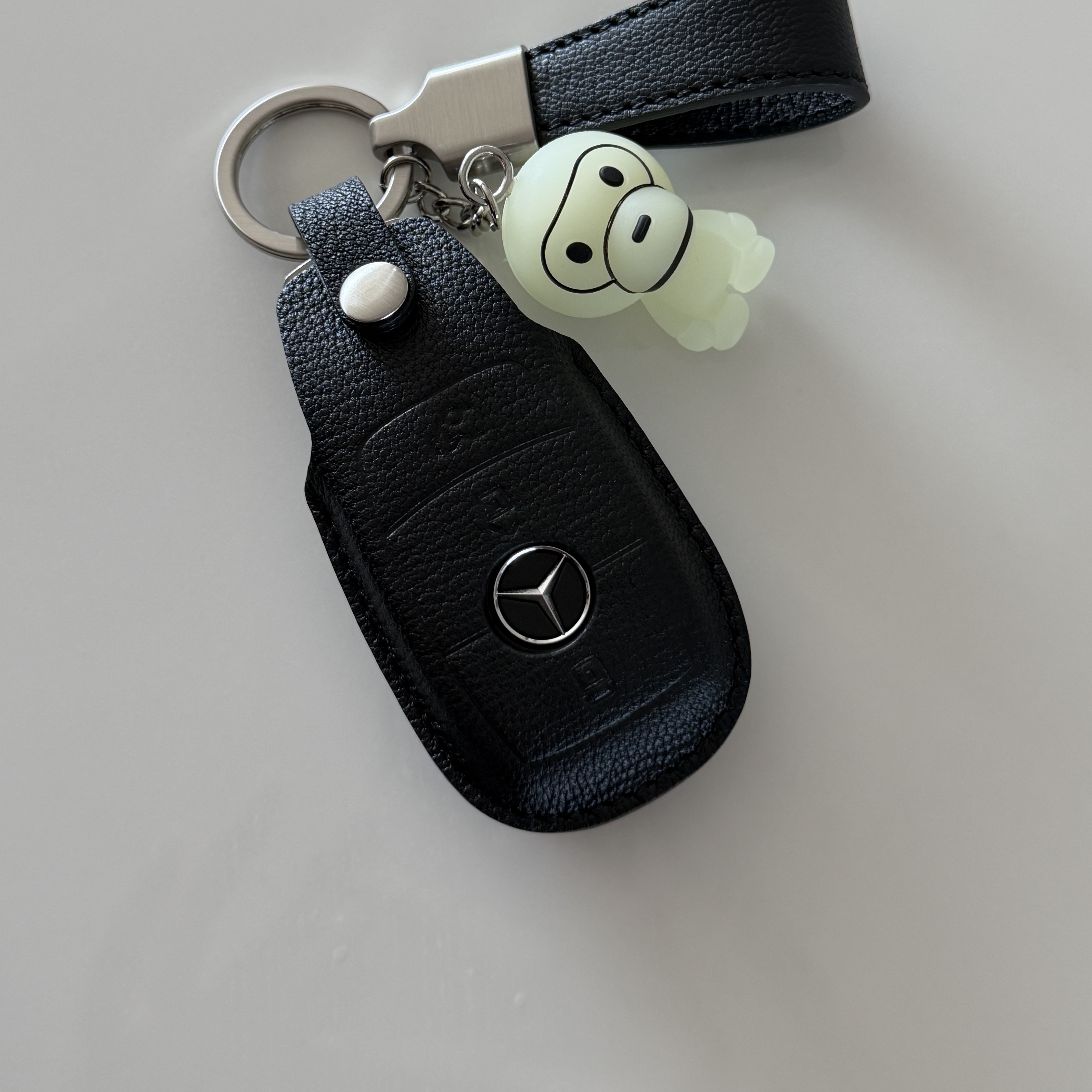 BAPE Glow in The Dark Baby Milo Keychain Green 착용 스타일 - 1