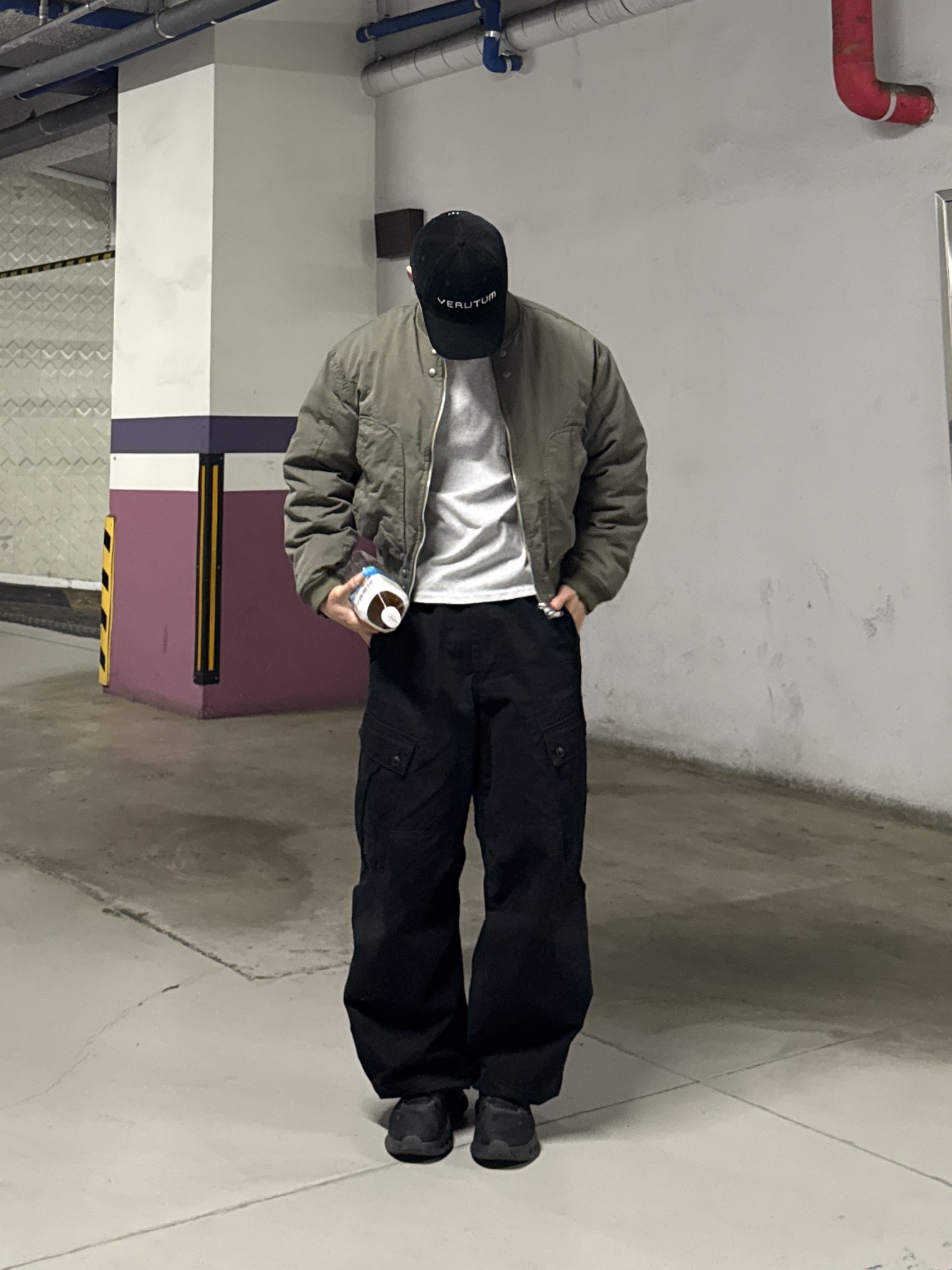 VERUTUM BC210CD Funky Serif Verutum Coduroy Ball Cap Navy, On Running Cloudtilt Eclipse Black 착용 스타일 - 3